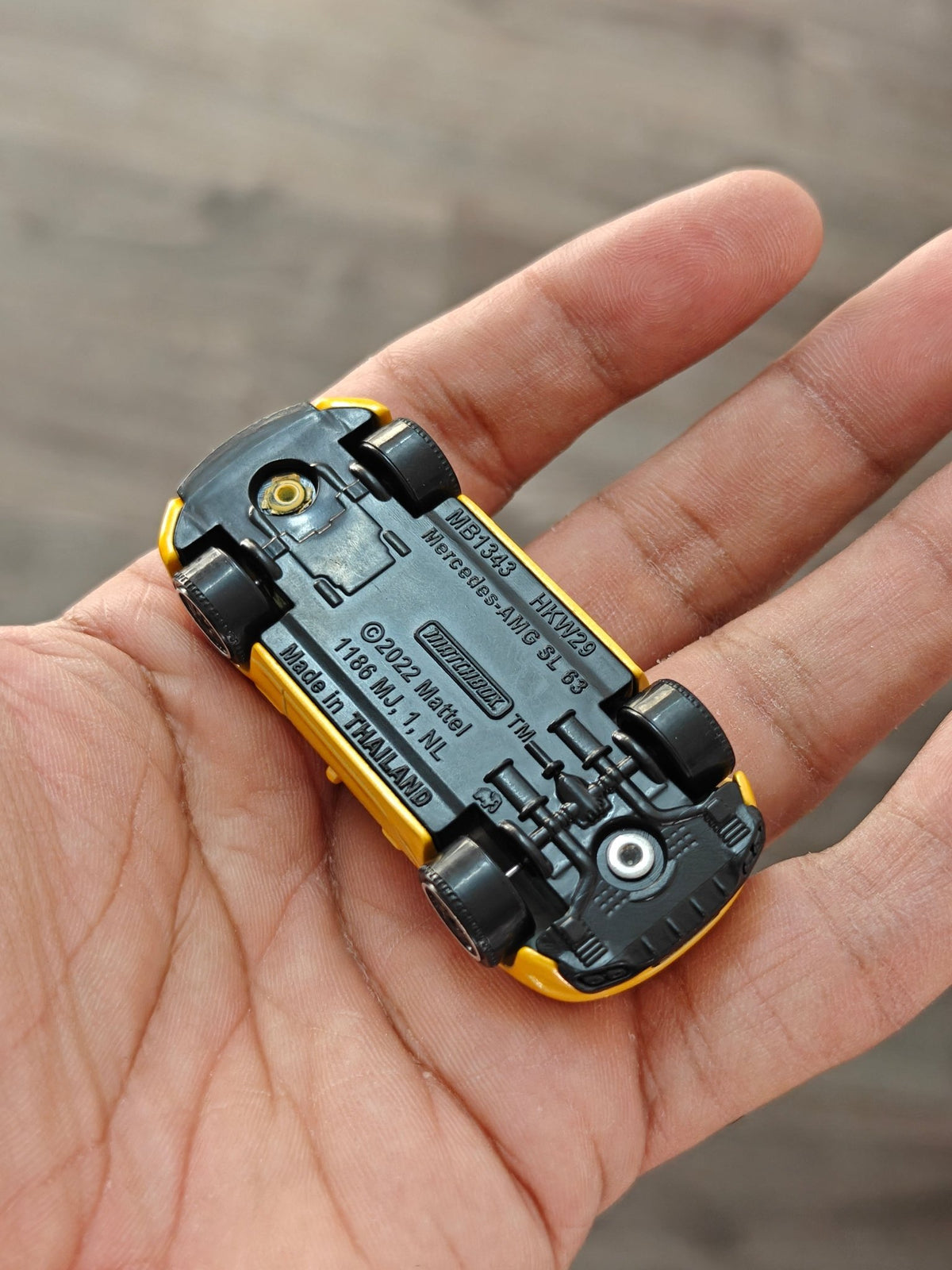 Matchbox Mercedes AMG SL 63 - Yellow (Uncarded - New) - Kinder Logs