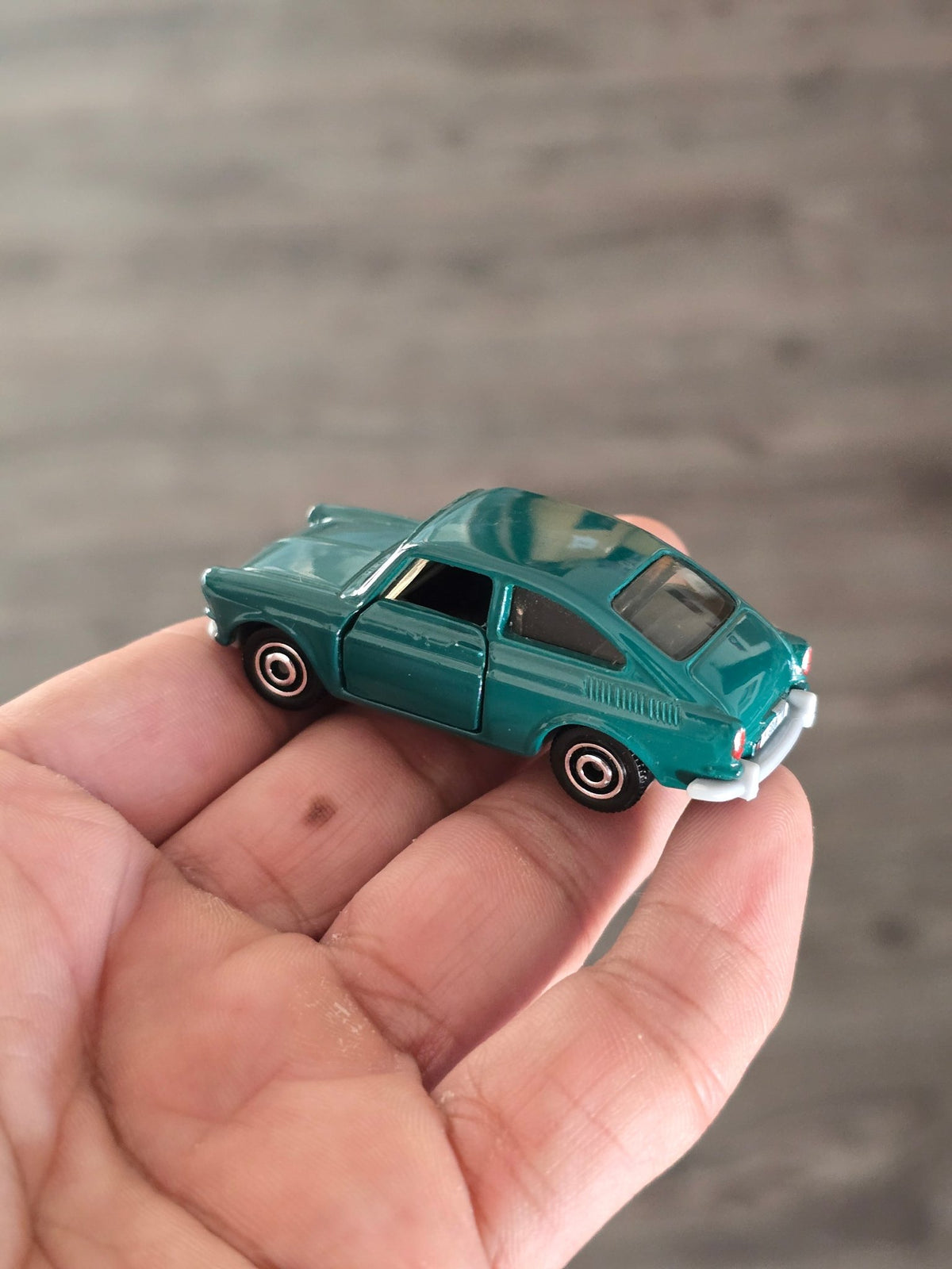 Matchbox Moving Parts 1965 Volkswagen Type 3 Fastback - Green (Uncarded - New) - Kinder Logs