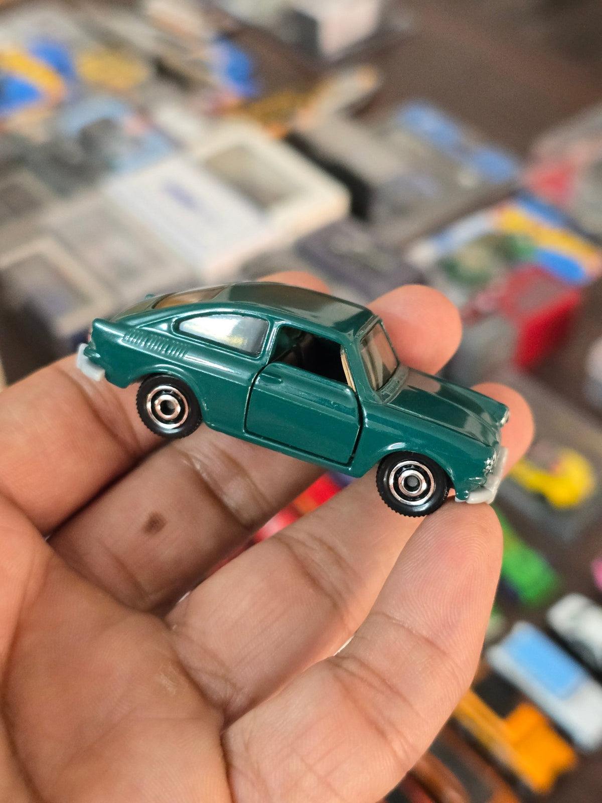 Matchbox Moving Parts 1965 Volkswagen Type 3 Fastback - Green (Uncarded - New) - Kinder Logs