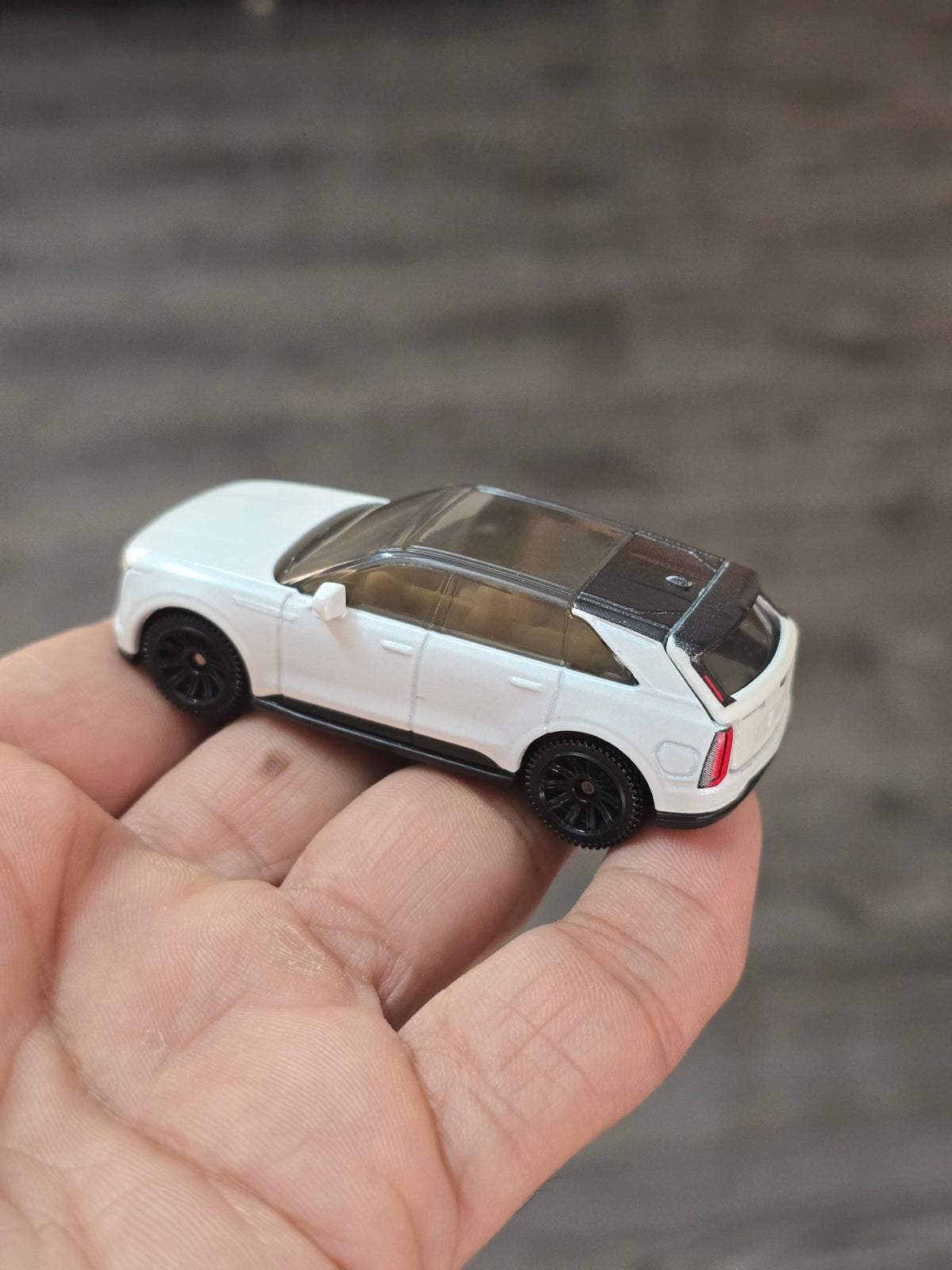 Matchbox Moving parts 2025 Cadillac Escalade IQ (Uncarded - New) - Kinder Logs