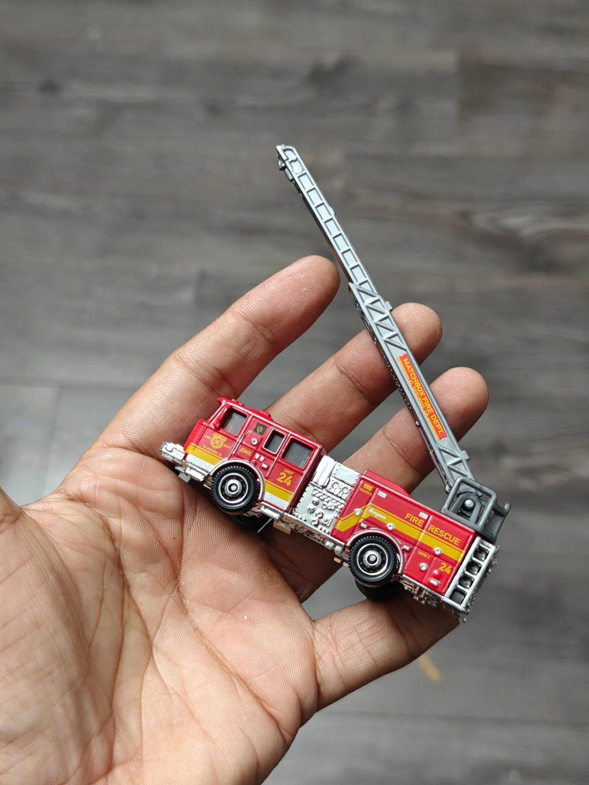 Matchbox Moving Parts Seagrave Fire Truck - Red (Uncarded - New) - Kinder Logs