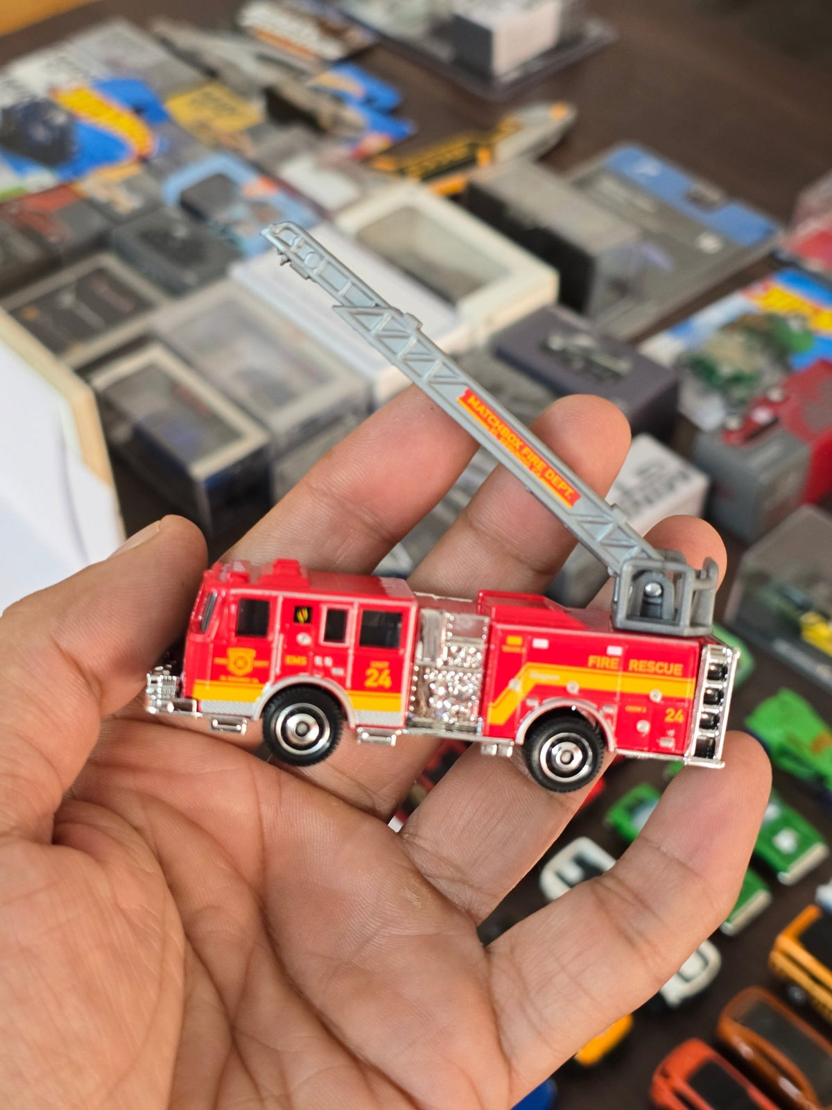 Matchbox Moving Parts Seagrave Fire Truck - Red (Uncarded - New) - Kinder Logs