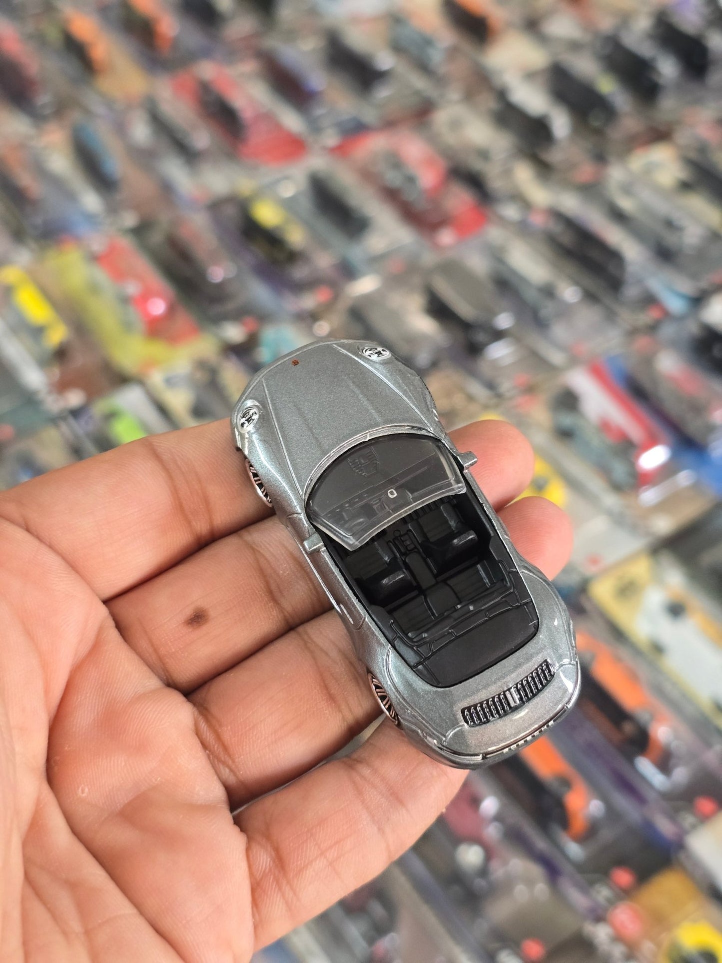 Matchbox Porsche 911 Carrera Cabriolet - Silver (Uncarded) - Kinder Logs