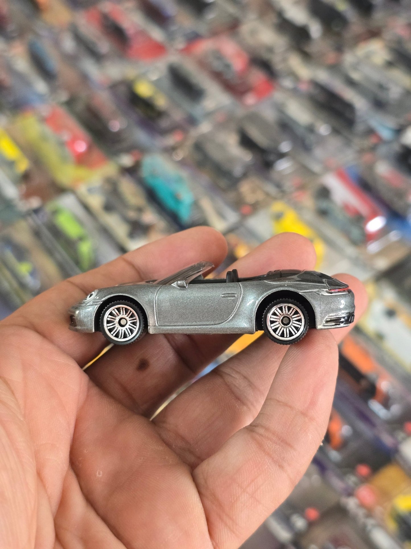 Matchbox Porsche 911 Carrera Cabriolet - Silver (Uncarded) - Kinder Logs