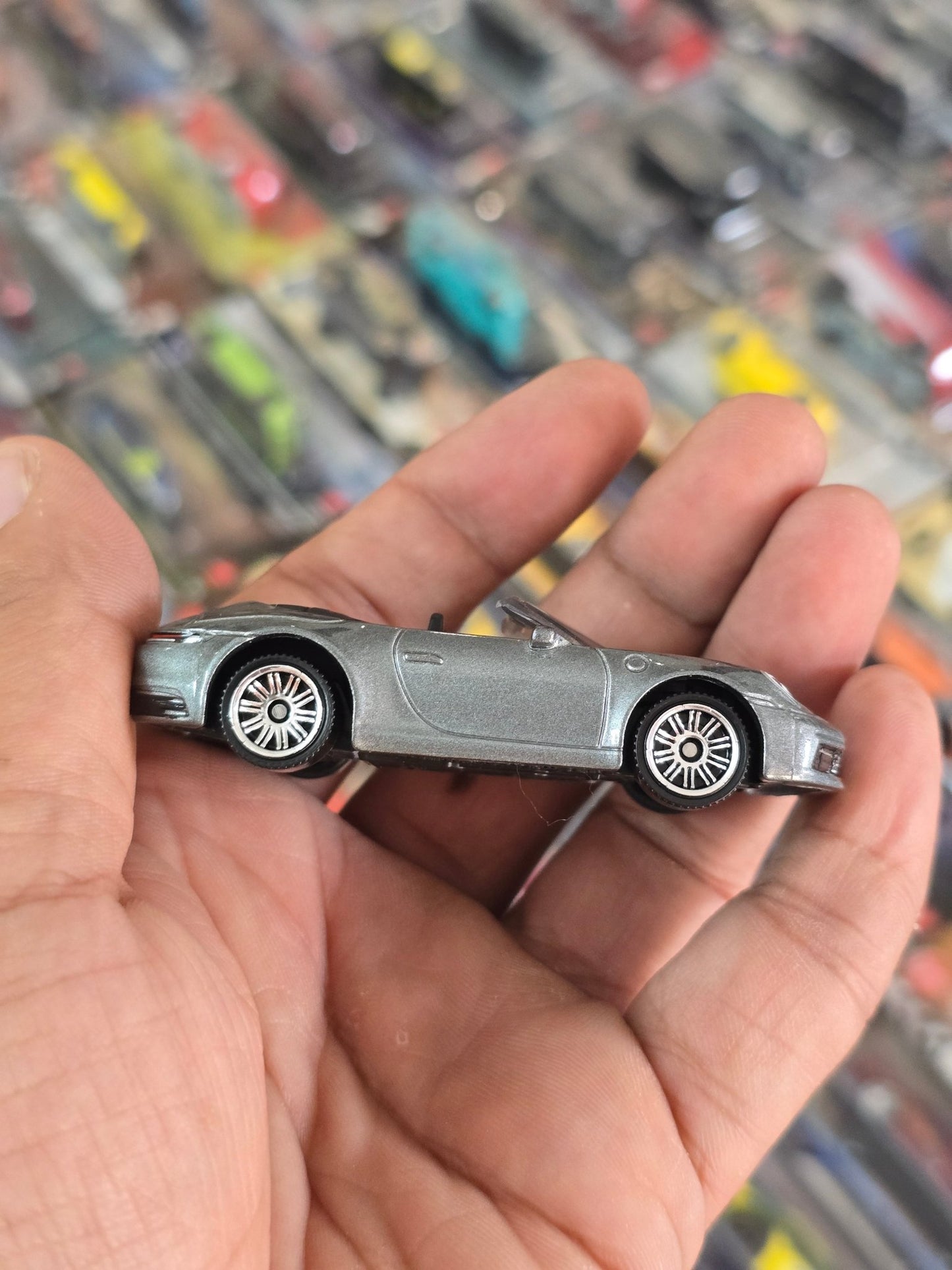Matchbox Porsche 911 Carrera Cabriolet - Silver (Uncarded) - Kinder Logs