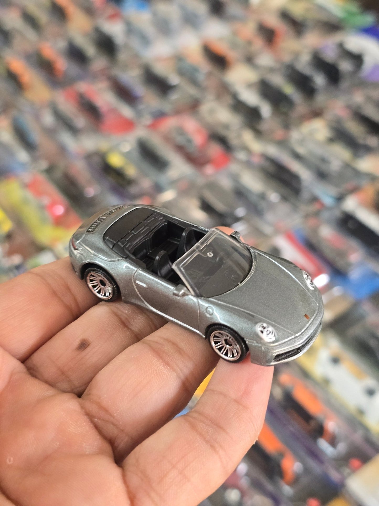 Matchbox Porsche 911 Carrera Cabriolet - Silver (Uncarded) - Kinder Logs