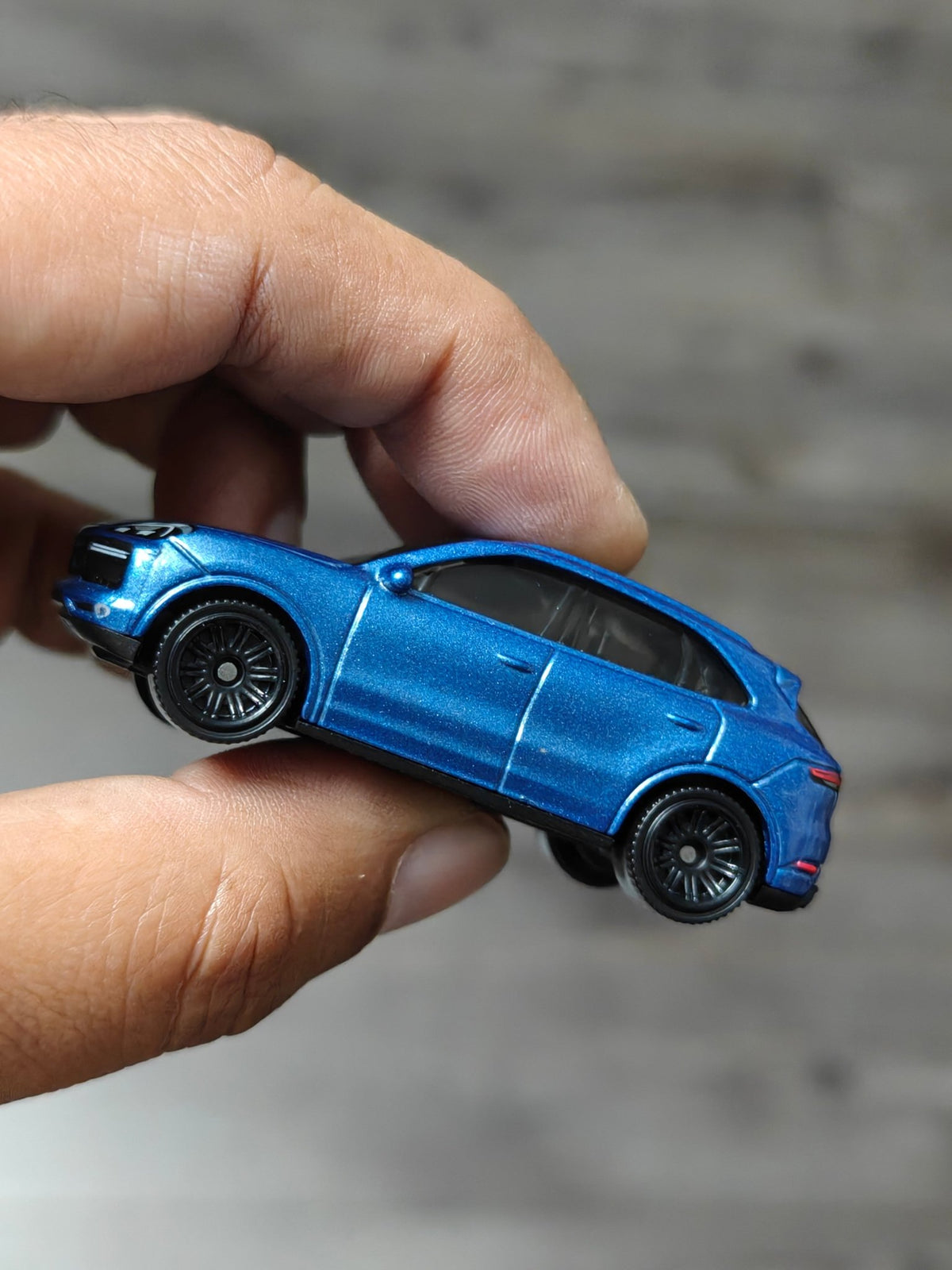 Matchbox Porsche Cayenne Turbo (Uncarded) - Kinder Logs