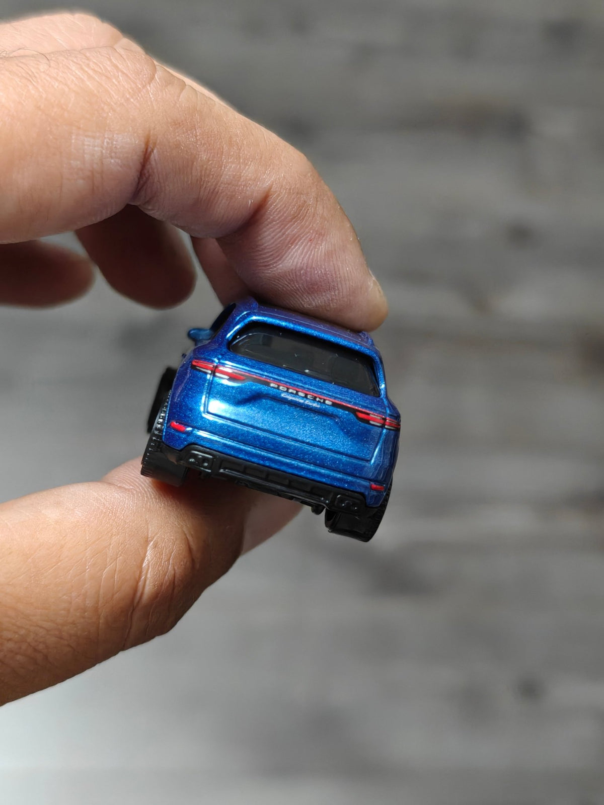 Matchbox Porsche Cayenne Turbo (Uncarded) - Kinder Logs