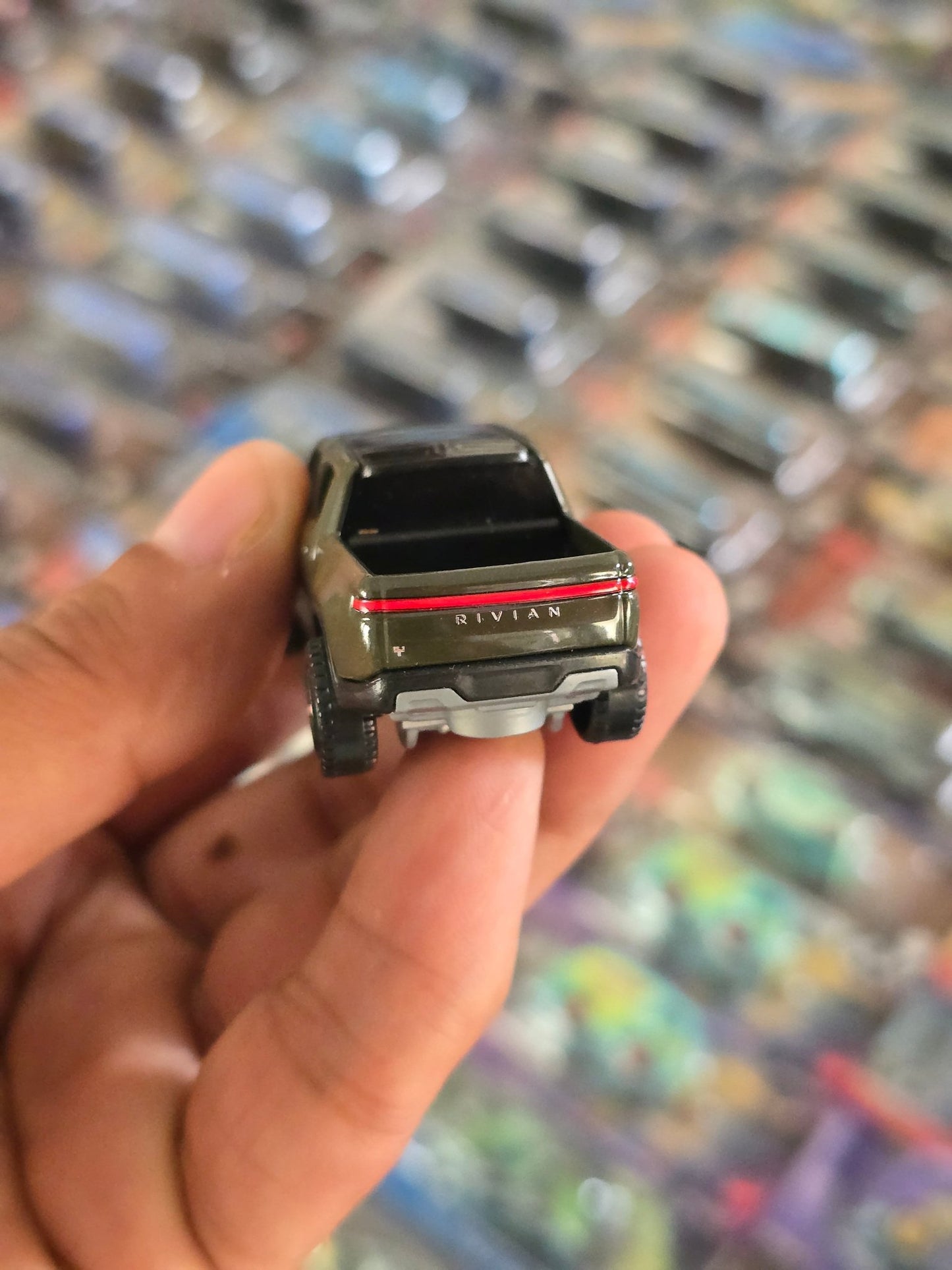 Matchbox Rivian R1T (Uncarded) - Kinder Logs