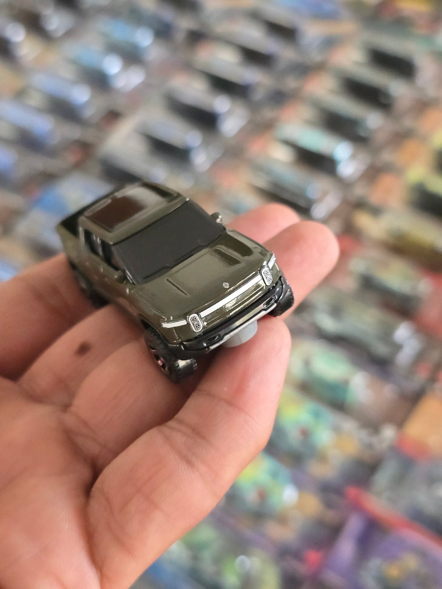 Matchbox Rivian R1T (Uncarded) - Kinder Logs