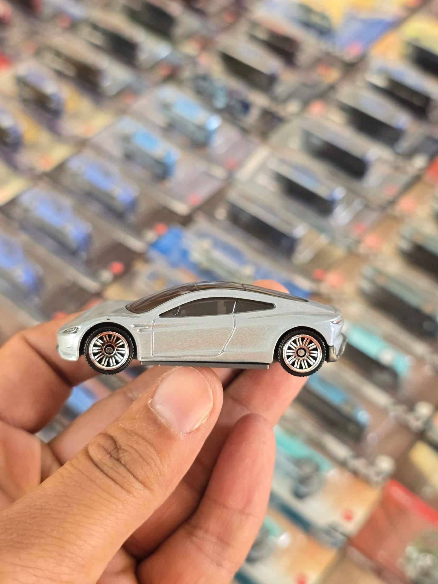 Matchbox Tesla Roadster (Uncarded) - Kinder Logs