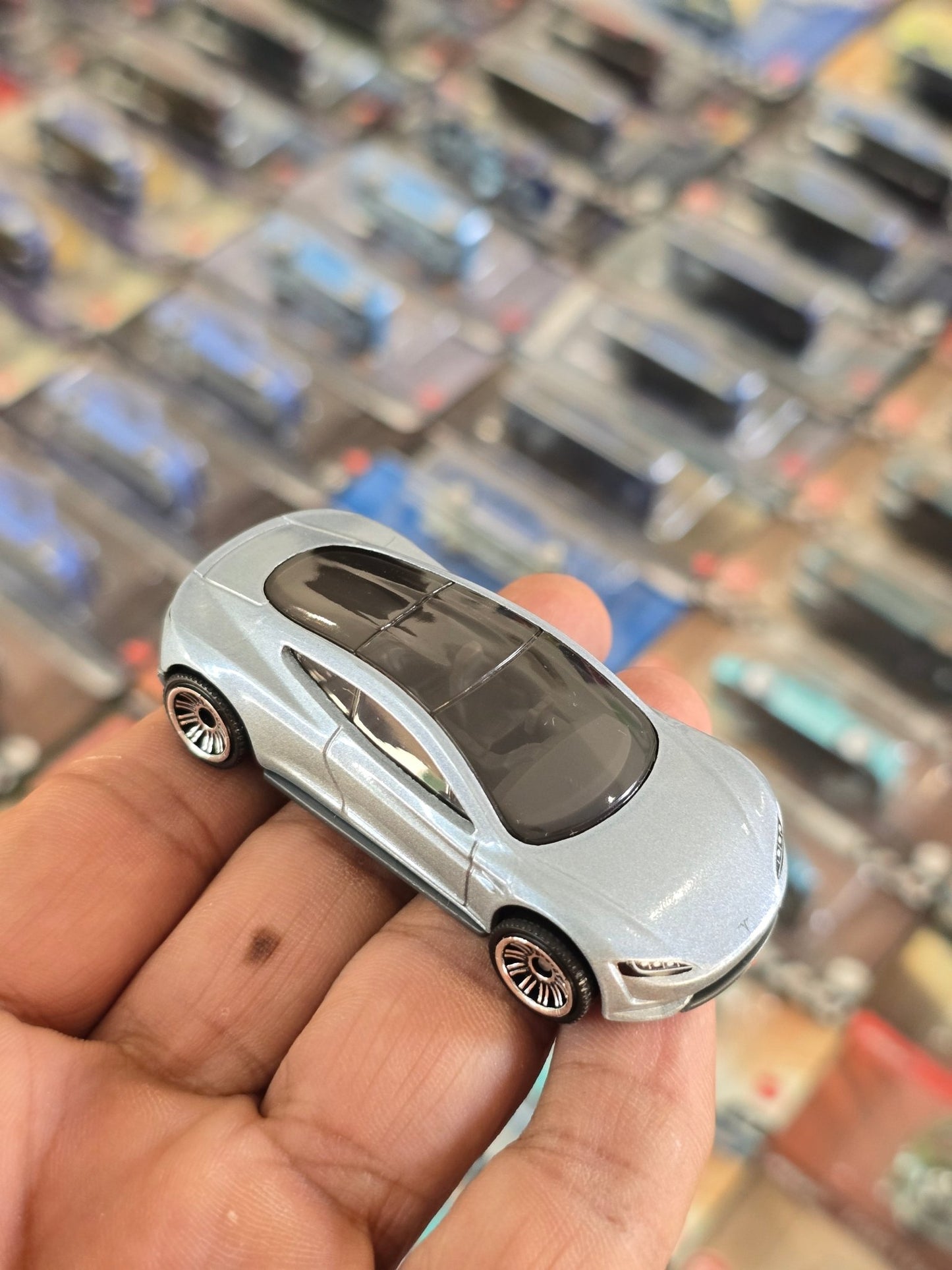 Matchbox Tesla Roadster (Uncarded) - Kinder Logs