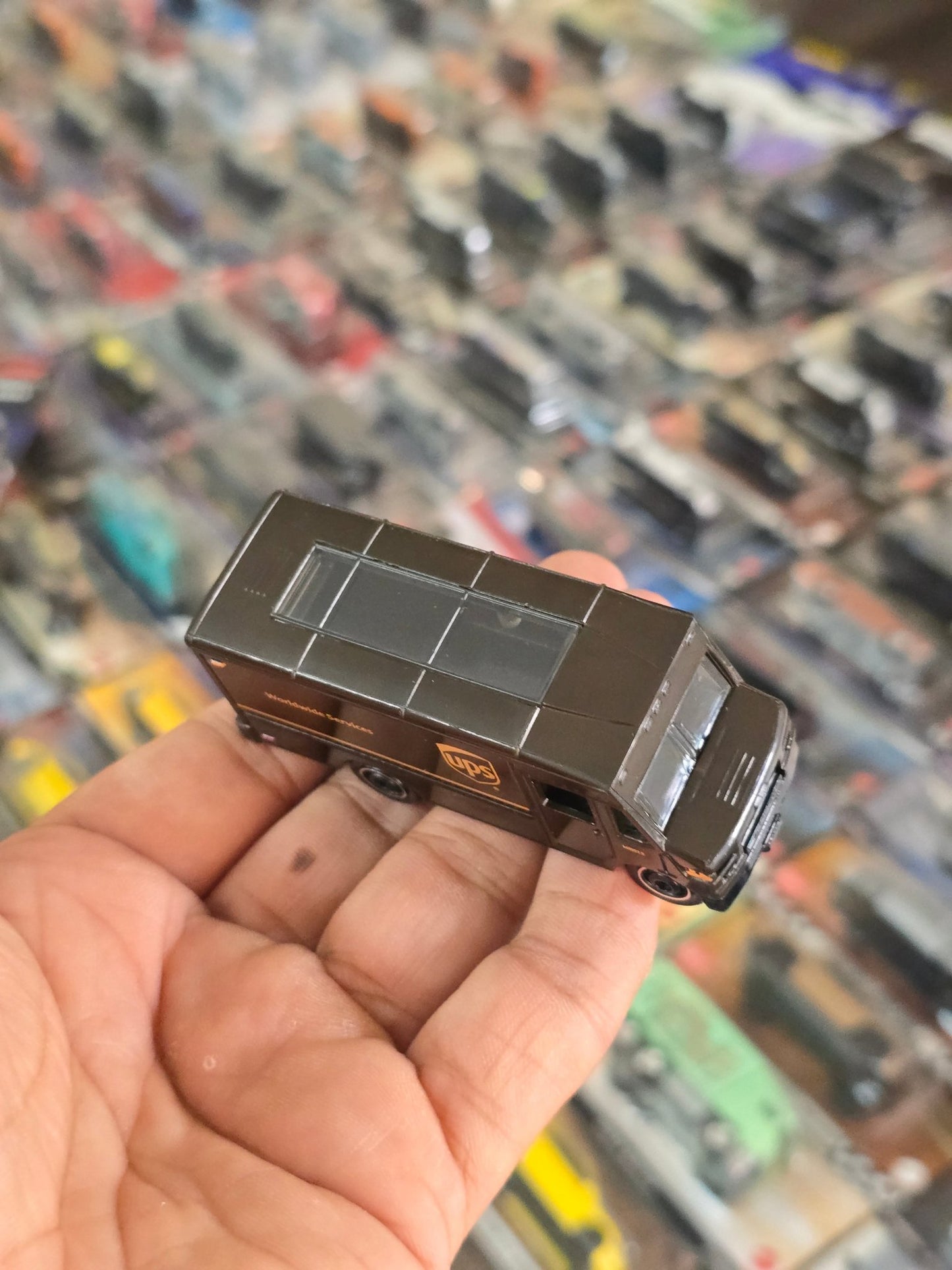 Matchbox UPS Express Delivery Van (Uncarded) - Kinder Logs