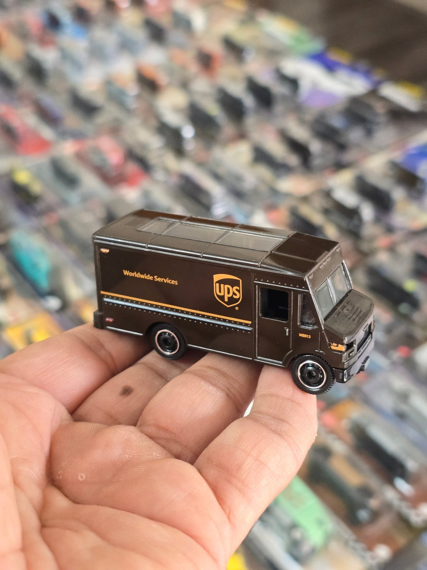 Matchbox UPS Express Delivery Van (Uncarded) - Kinder Logs