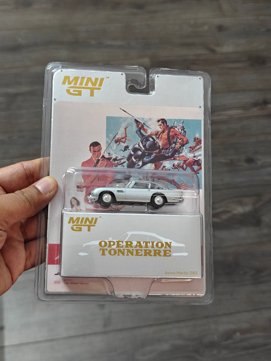 Mini GT Aston Martin DB5 - James Bond 007 (Operation Tonnerre) - Kinder Logs