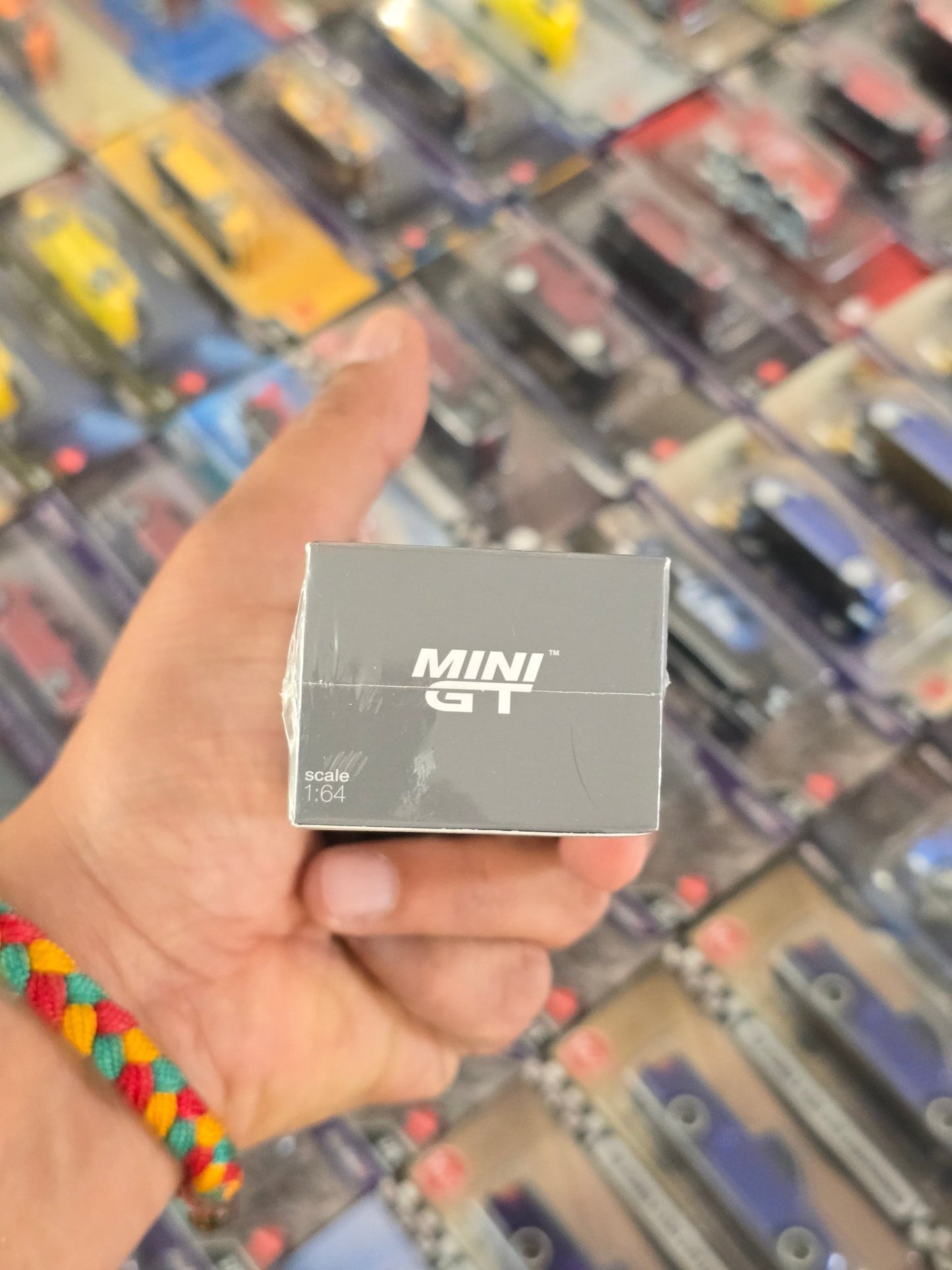 Mini GT BMW i7 xDrive60 - Mineral White (Sealed Box) - Kinder Logs
