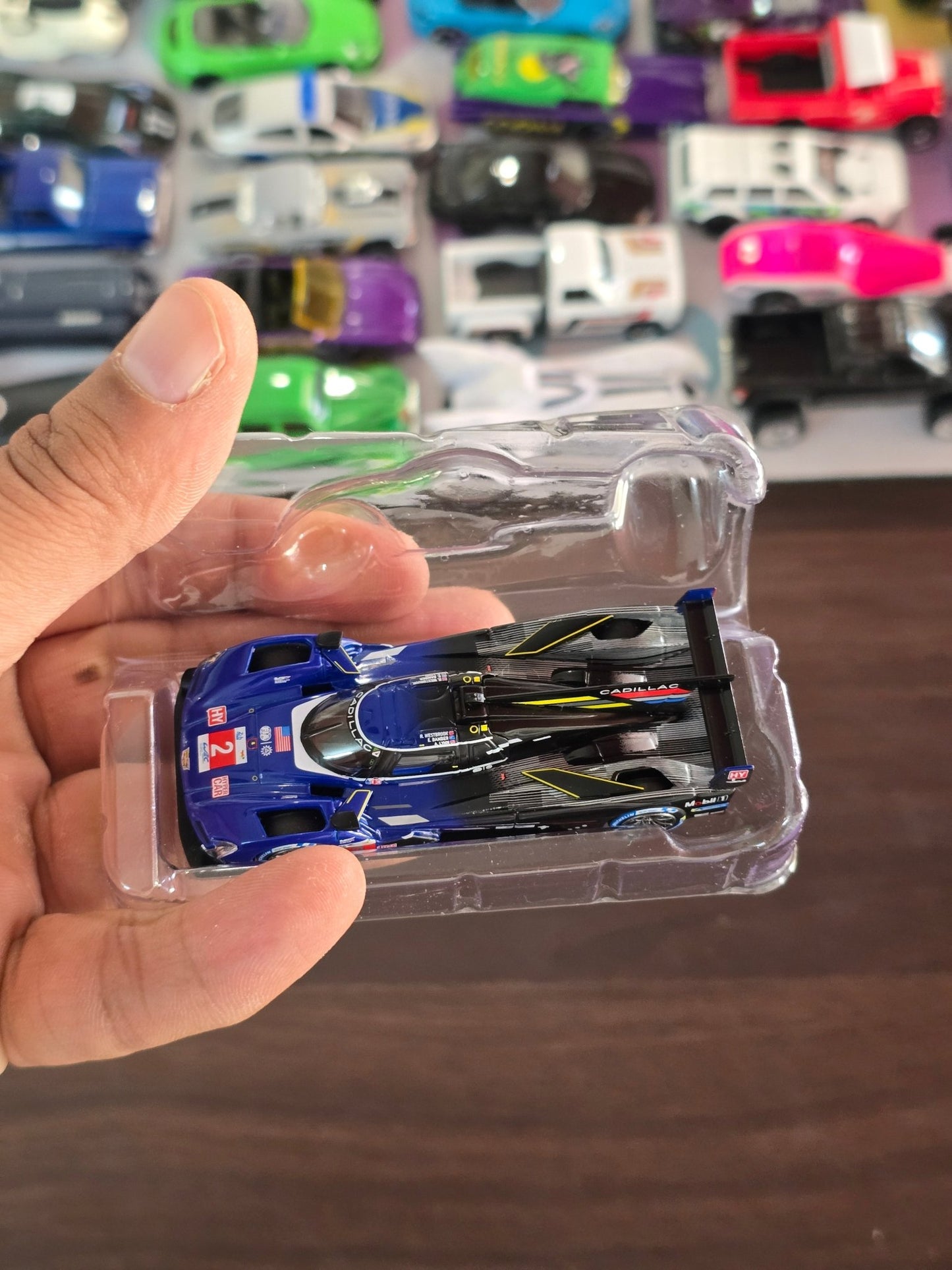 Mini GT Cadillac V - Series .R 2 2023 Le Mans 24 Hrs 3rd Place (Open Box) - Kinder Logs