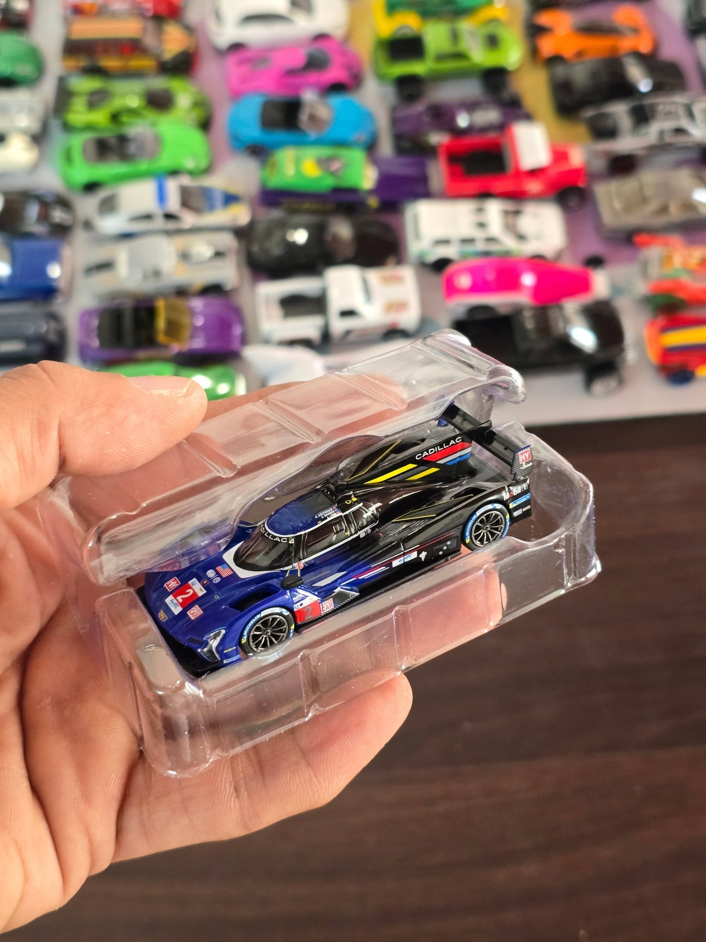 Mini GT Cadillac V - Series .R 2 2023 Le Mans 24 Hrs 3rd Place (Open Box) - Kinder Logs
