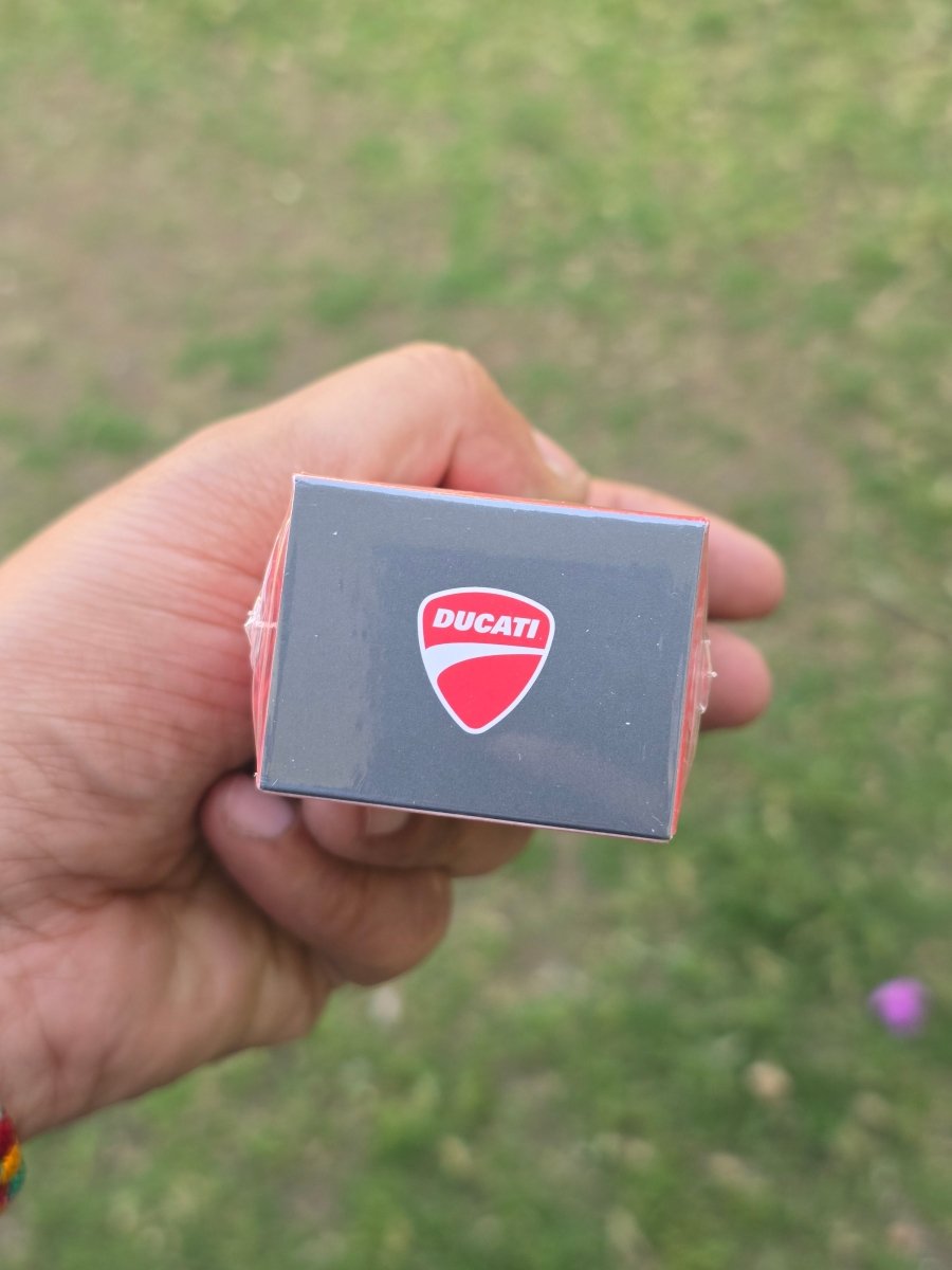 Mini GT Ducati Panigale V4 S With Ducati Girl - Sealed Box - Kinder Logs