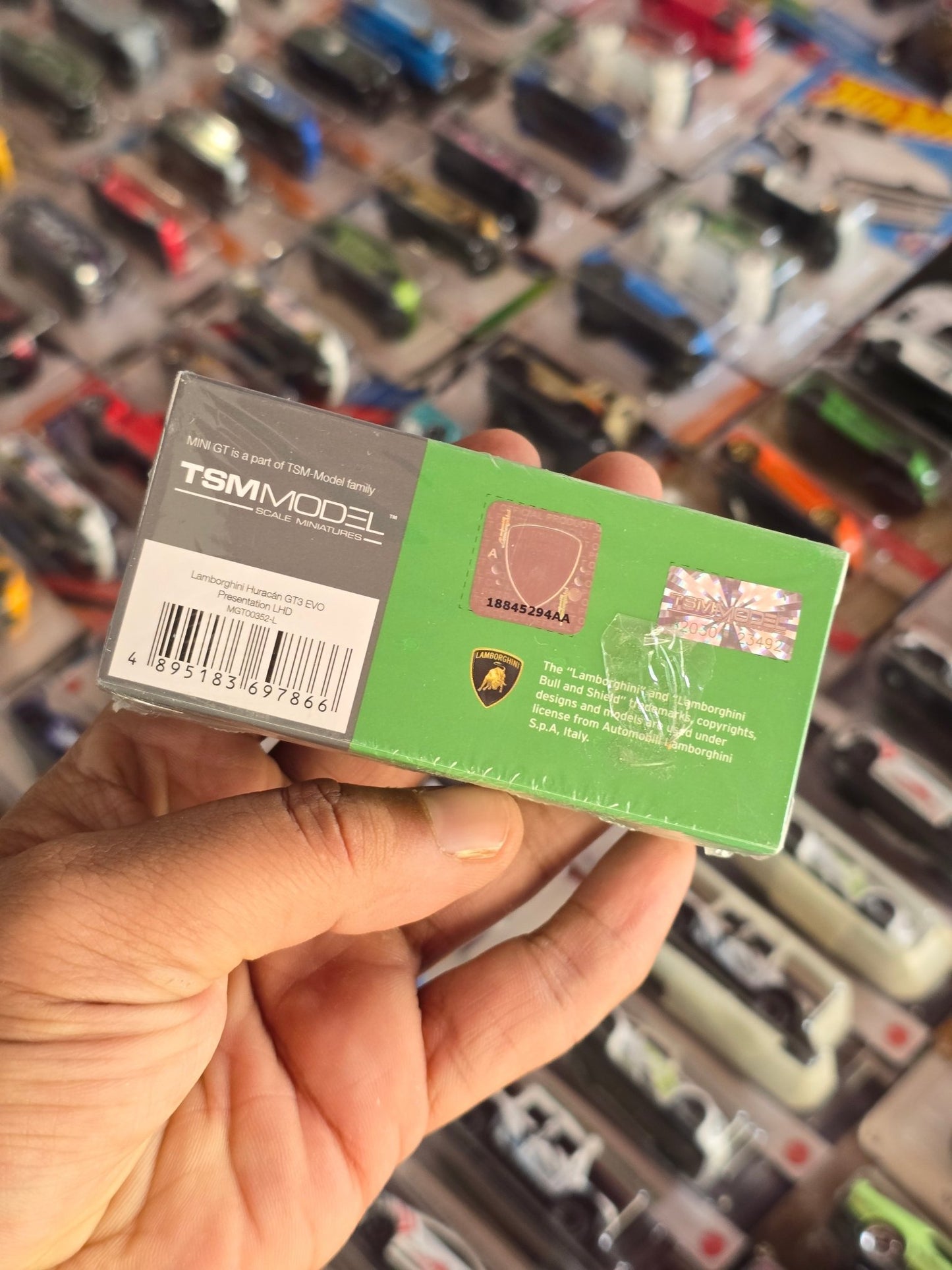 Mini GT Lamborghini Huracan GT3 EVO Presentation - Green (Sealed Box) - Kinder Logs