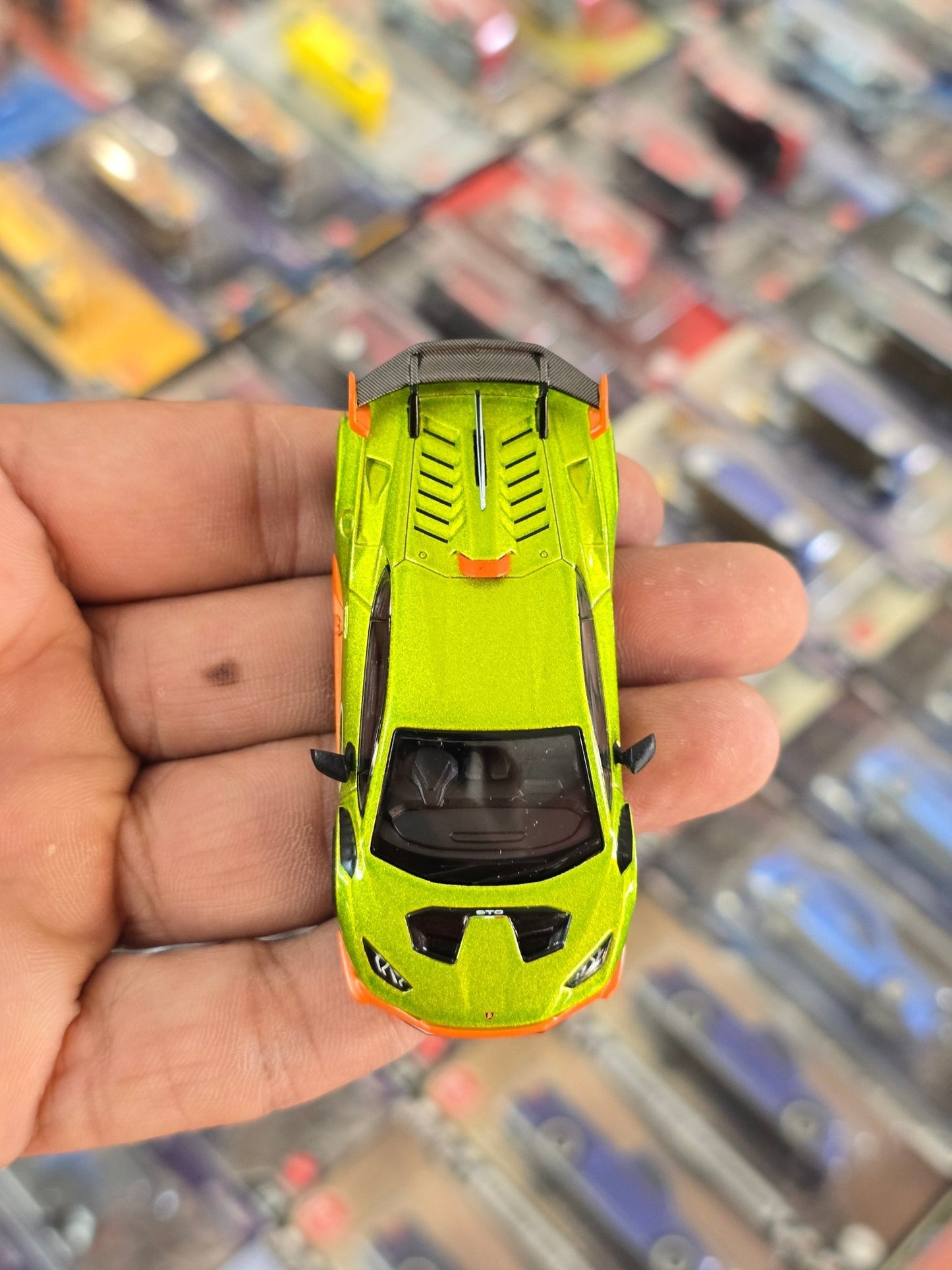 Mini GT Lamborghini Huracan STO - Verde Citrea (Open Box) - Kinder Logs