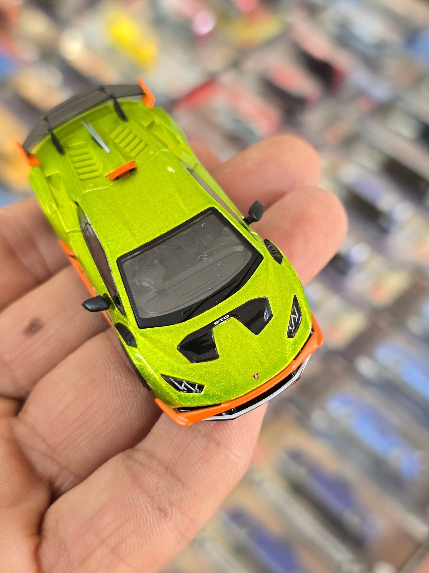 Mini GT Lamborghini Huracan STO - Verde Citrea (Open Box) - Kinder Logs