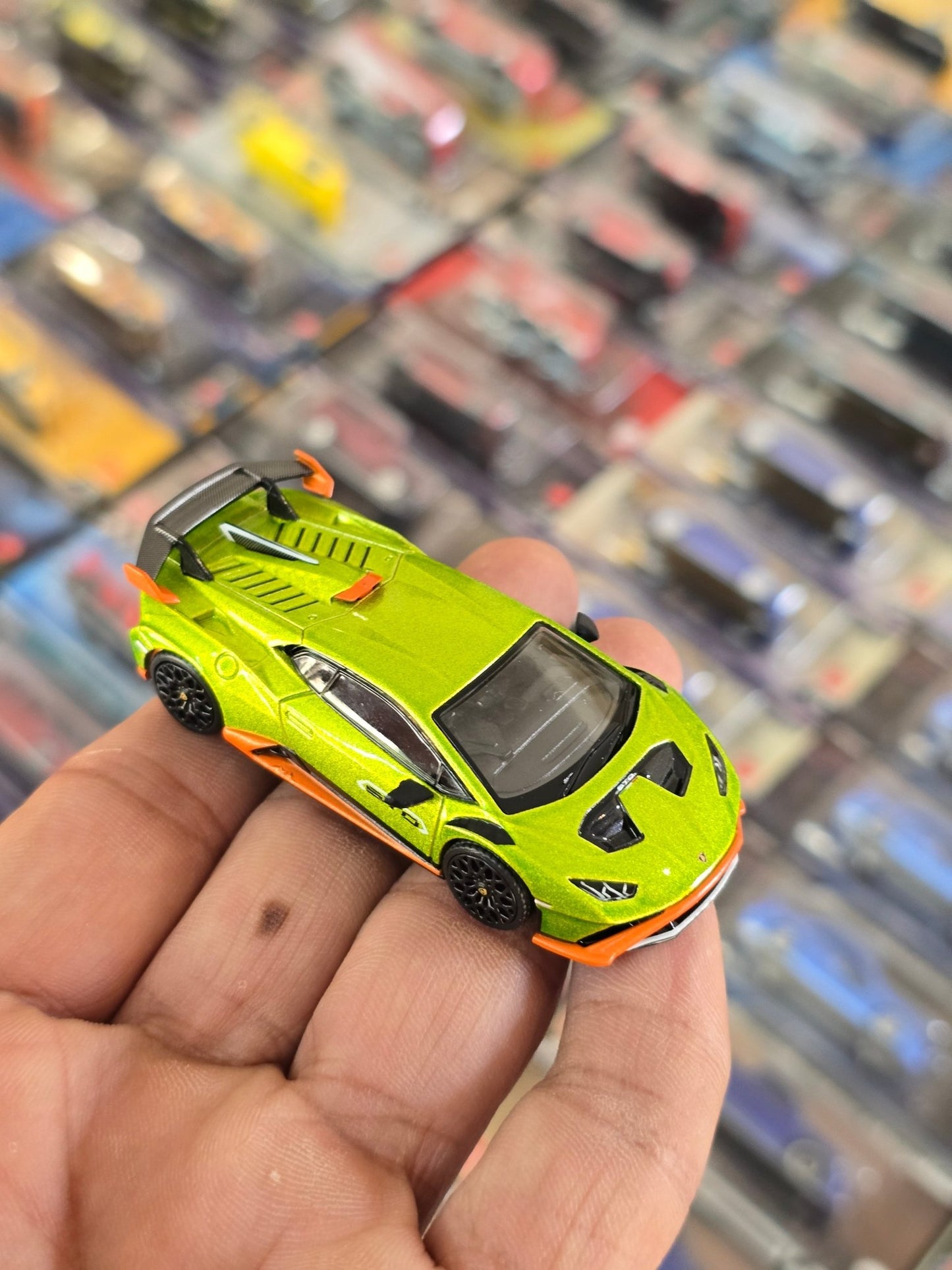 Mini GT Lamborghini Huracan STO - Verde Citrea (Open Box) - Kinder Logs
