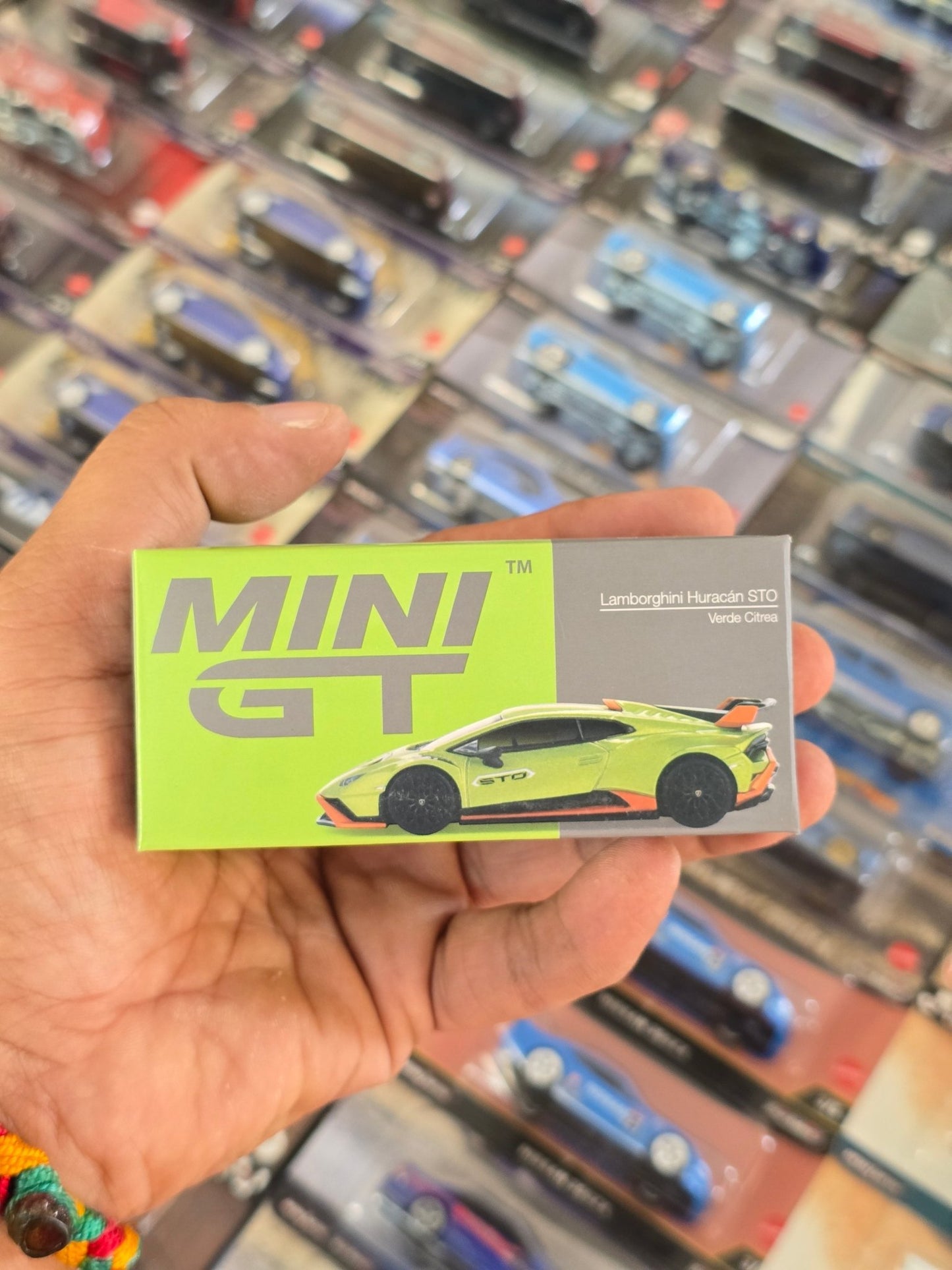 Mini GT Lamborghini Huracan STO - Verde Citrea (Open Box) - Kinder Logs