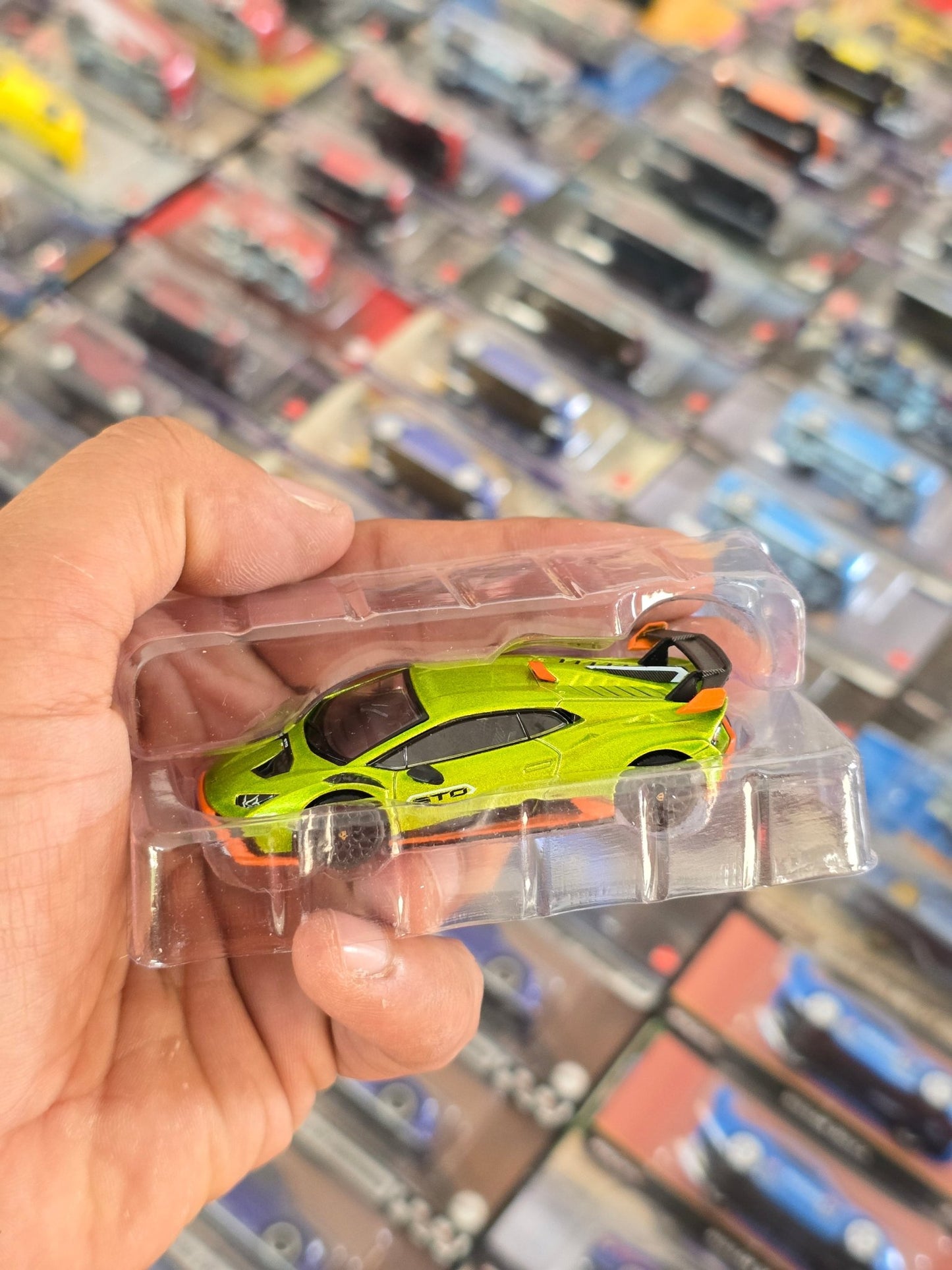 Mini GT Lamborghini Huracan STO - Verde Citrea (Open Box) - Kinder Logs