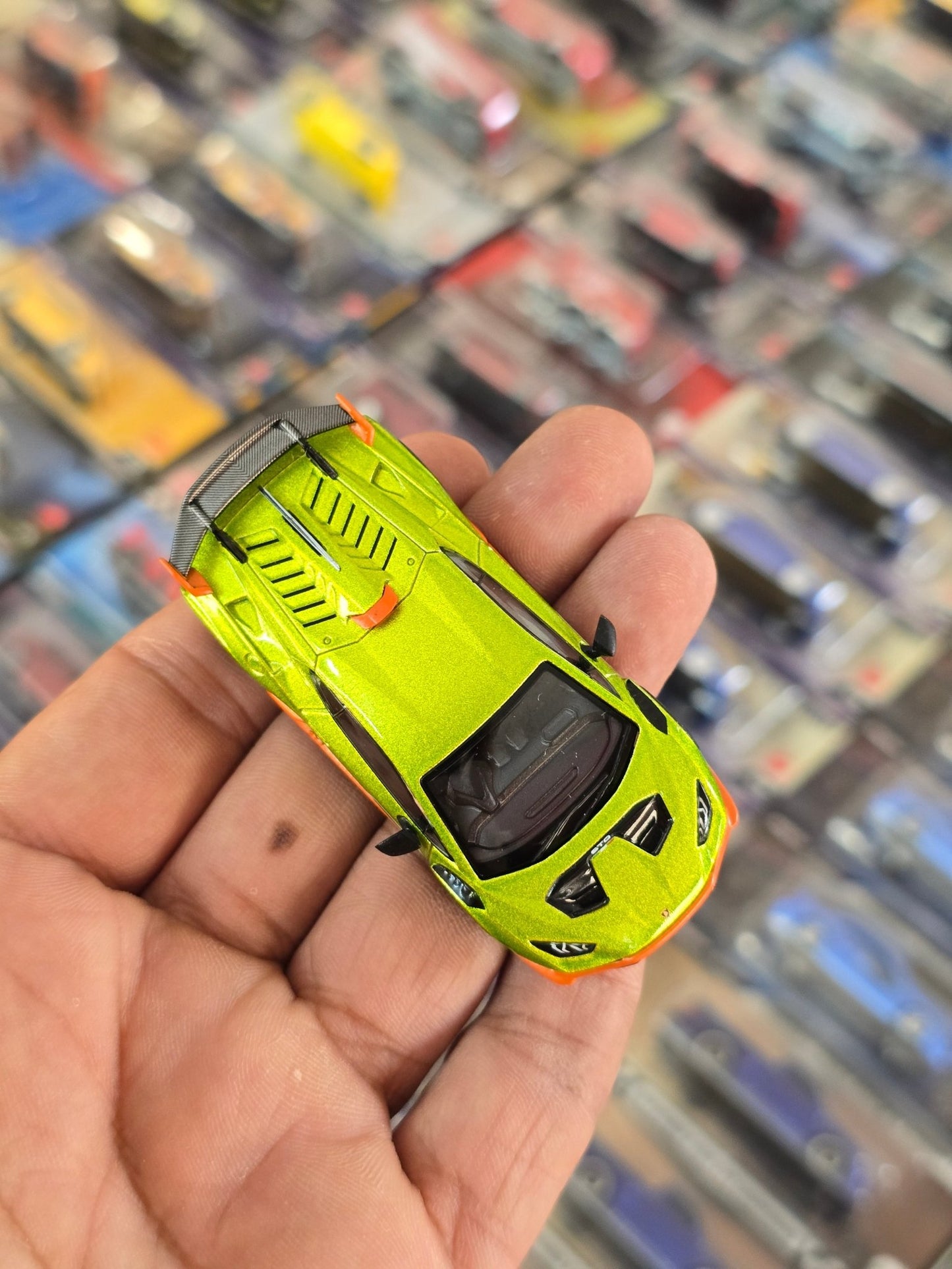 Mini GT Lamborghini Huracan STO - Verde Citrea (Open Box) - Kinder Logs