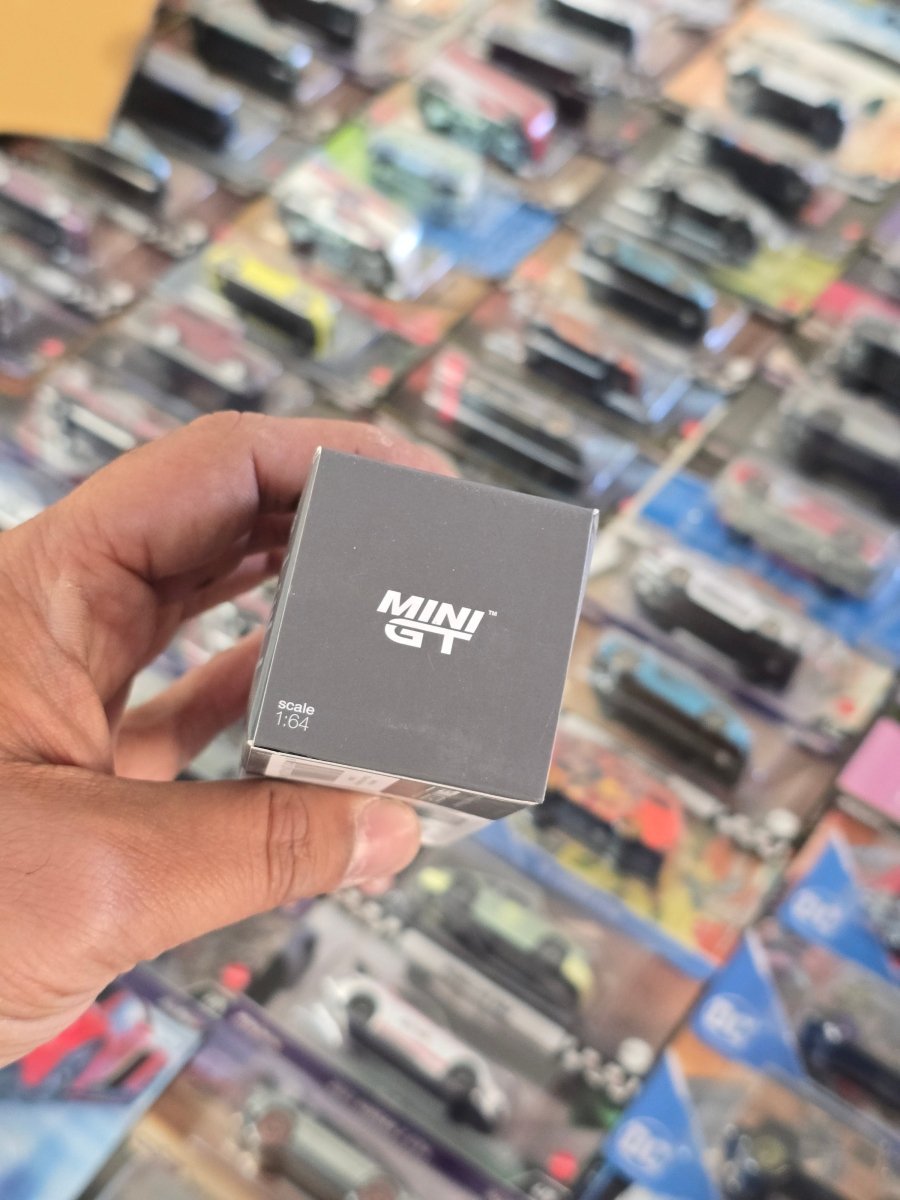 Mini GT Lamborghini Urus 2022 Macau GP Official Safety Car (Open Box) - Kinder Logs