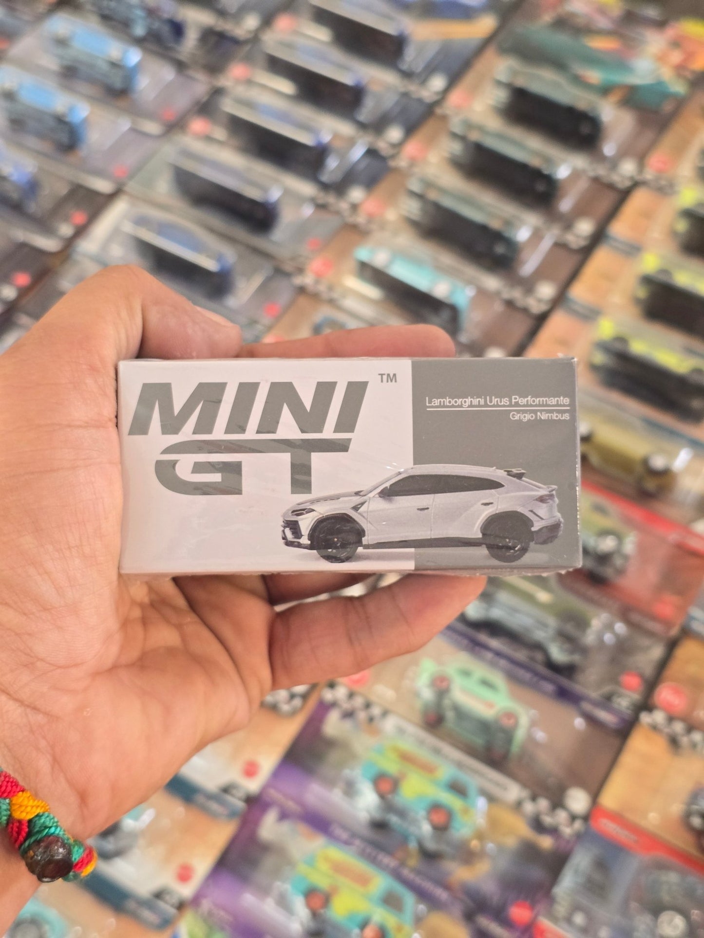 Mini GT Lamborghini Urus Performante Grigio Nimbus (Sealed Box) - Kinder Logs