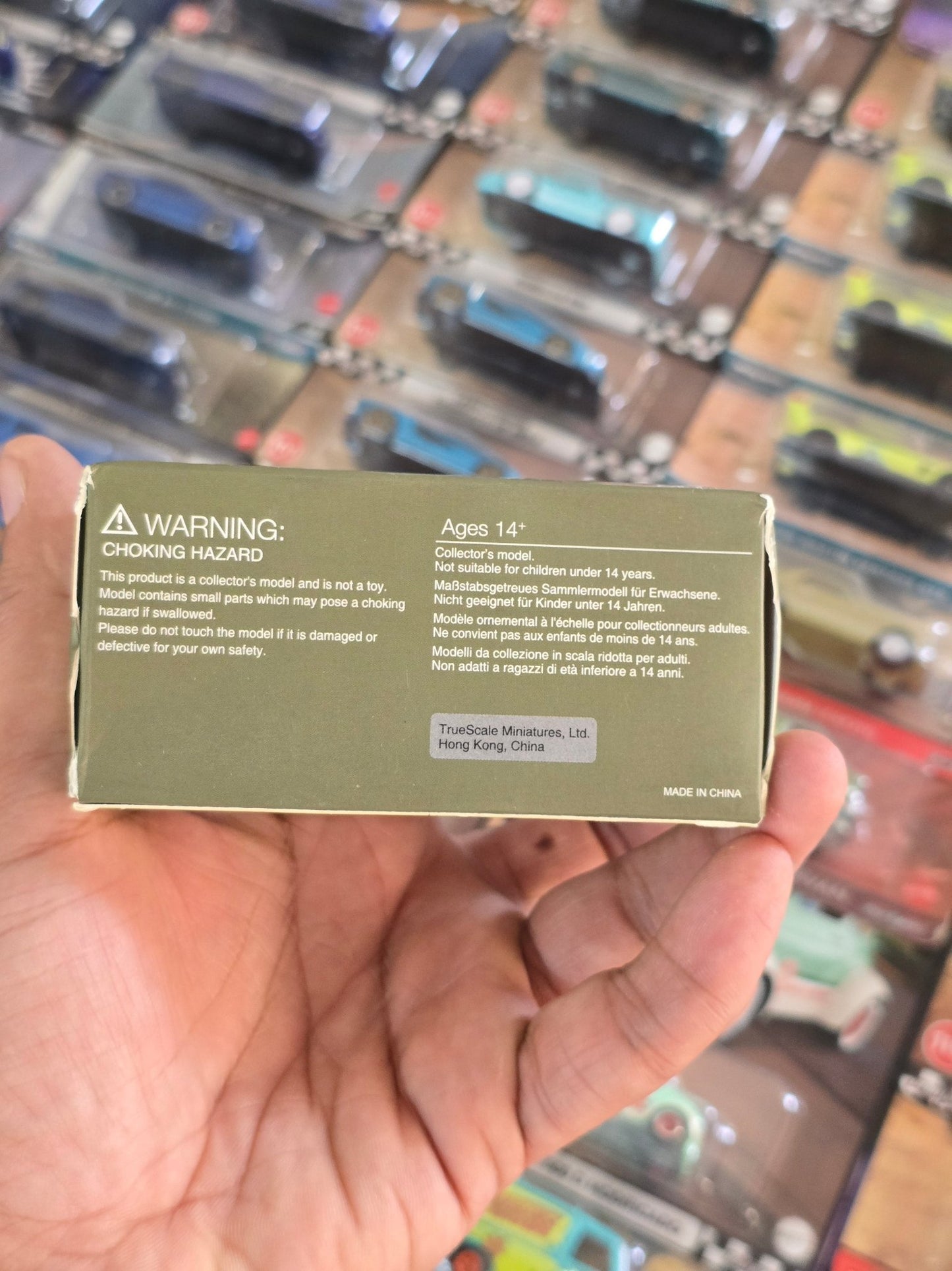 Mini GT Land Rover Defender 110 County Station Wagon (Open Box) - Kinder Logs