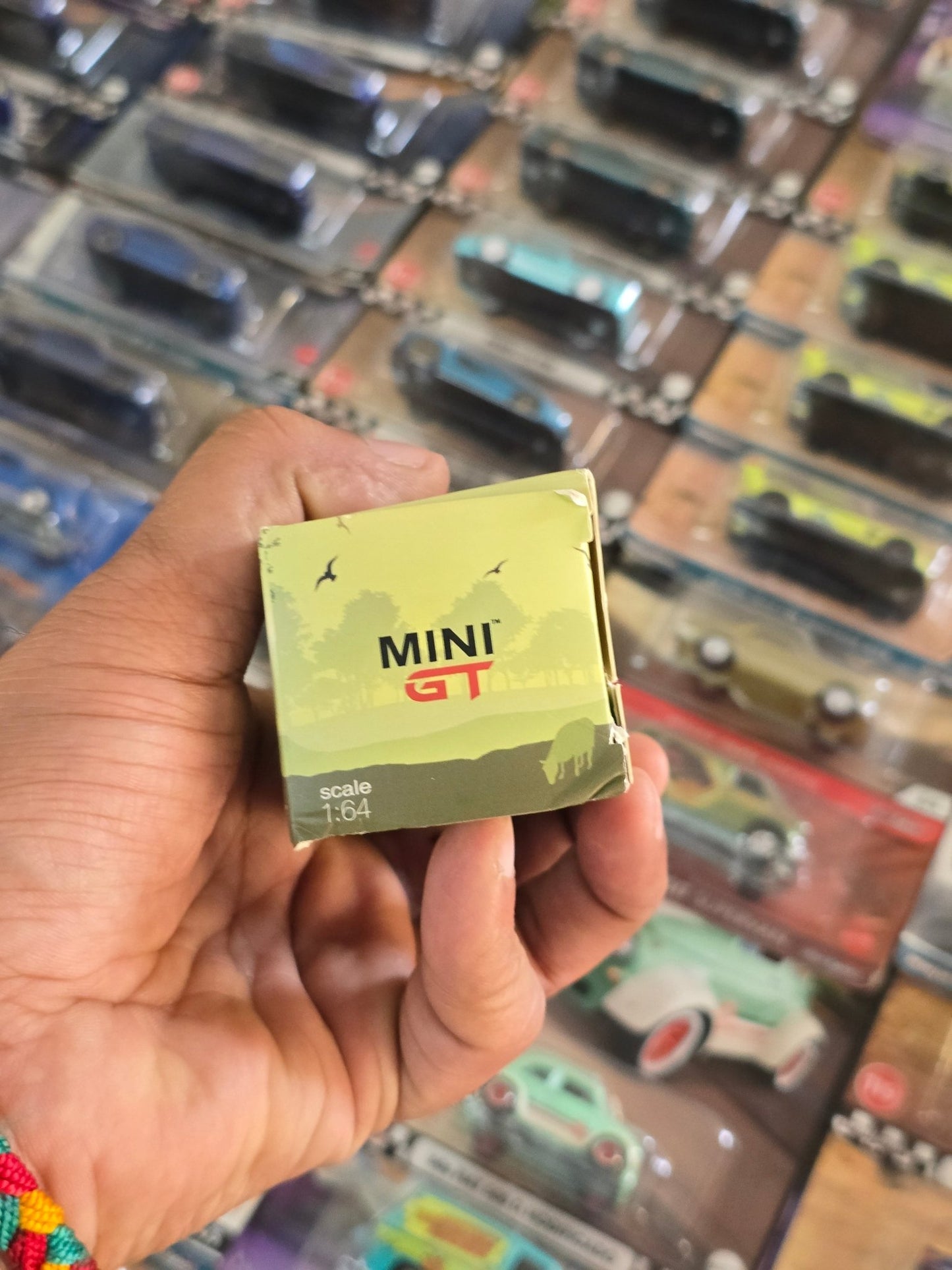 Mini GT Land Rover Defender 110 County Station Wagon (Open Box) - Kinder Logs