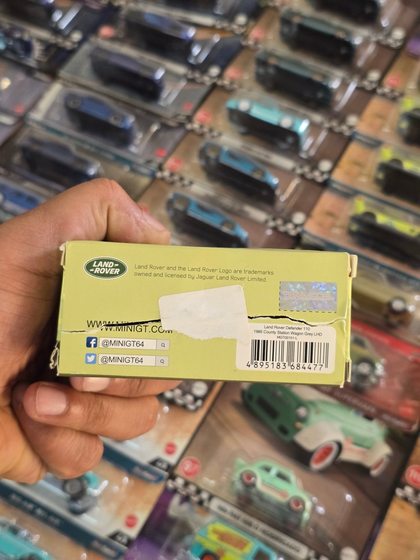 Mini GT Land Rover Defender 110 County Station Wagon (Open Box) - Kinder Logs