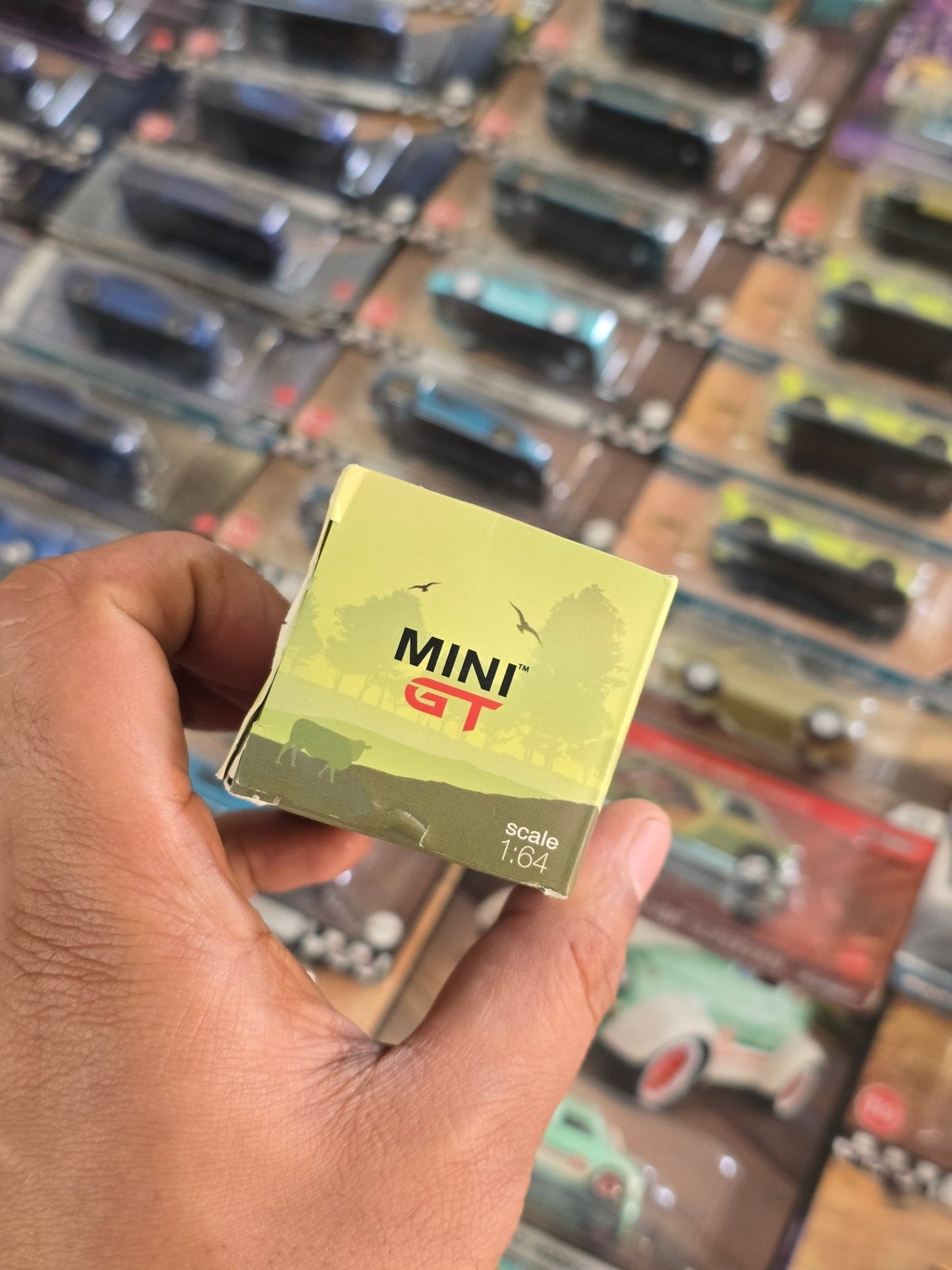 Mini GT Land Rover Defender 110 County Station Wagon (Open Box) - Kinder Logs