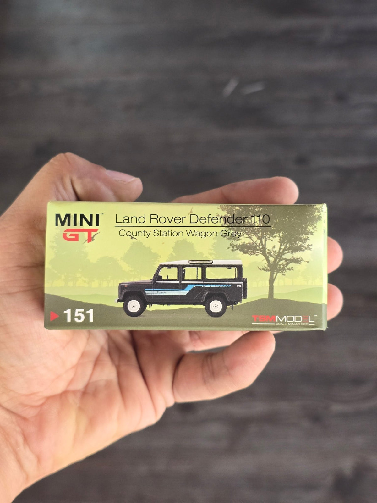 Mini GT Land Rover Defender 110 County Station Wagon (Open Box) - Kinder Logs