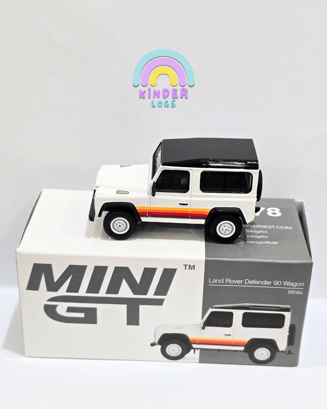 Mini GT Land Rover Defender 90 Wagon - RHD Version (Open Box) - Kinder Logs