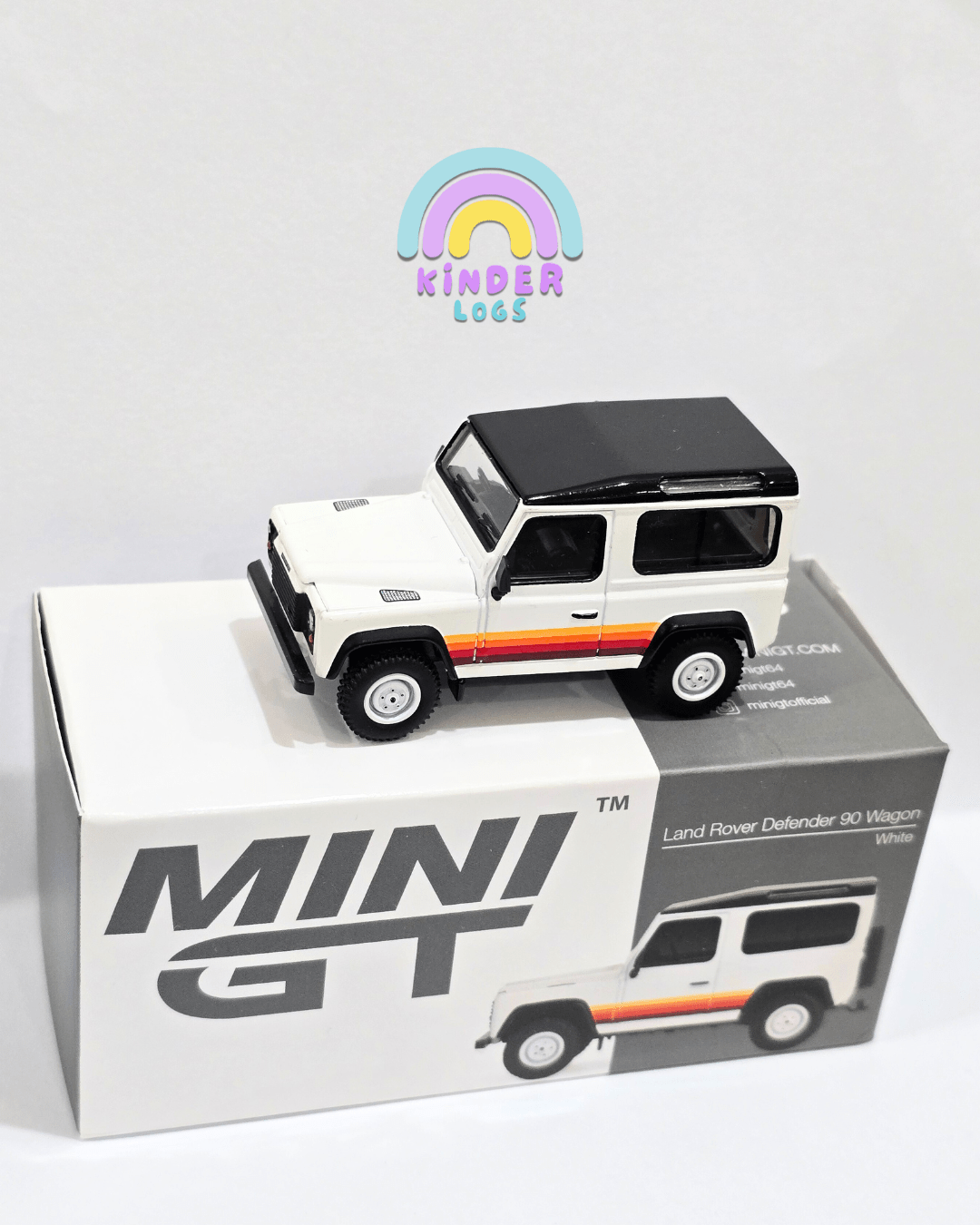 Mini GT Land Rover Defender 90 Wagon - RHD Version (Open Box) - Kinder Logs