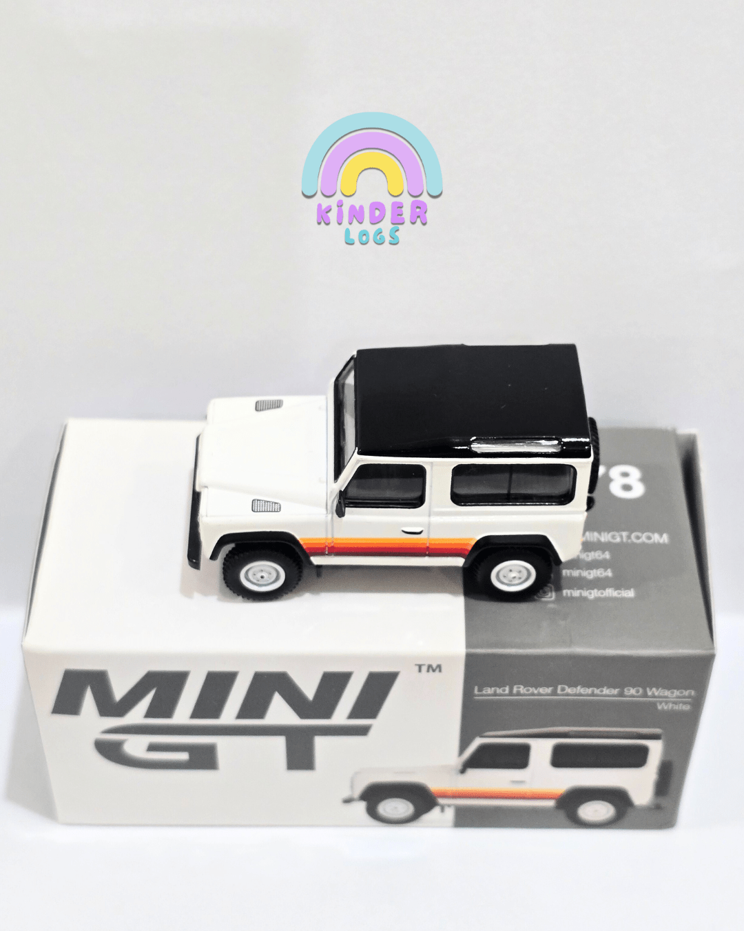 Mini GT Land Rover Defender 90 Wagon - RHD Version (Open Box) - Kinder Logs