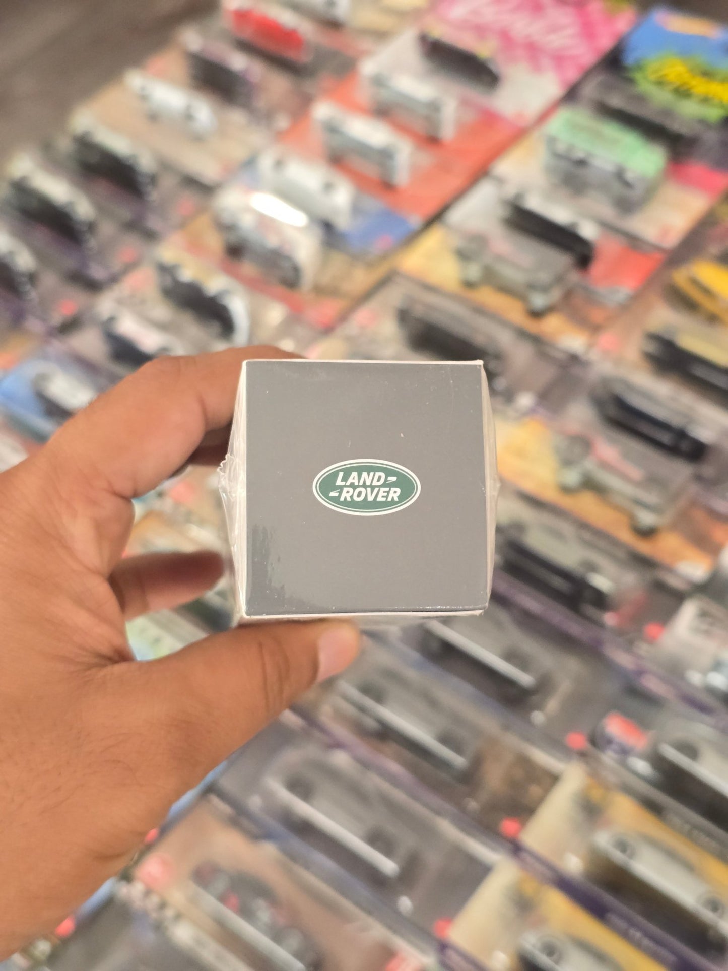Mini GT Land Rover Range Rover (Davos White) - Sealed Box - Kinder Logs