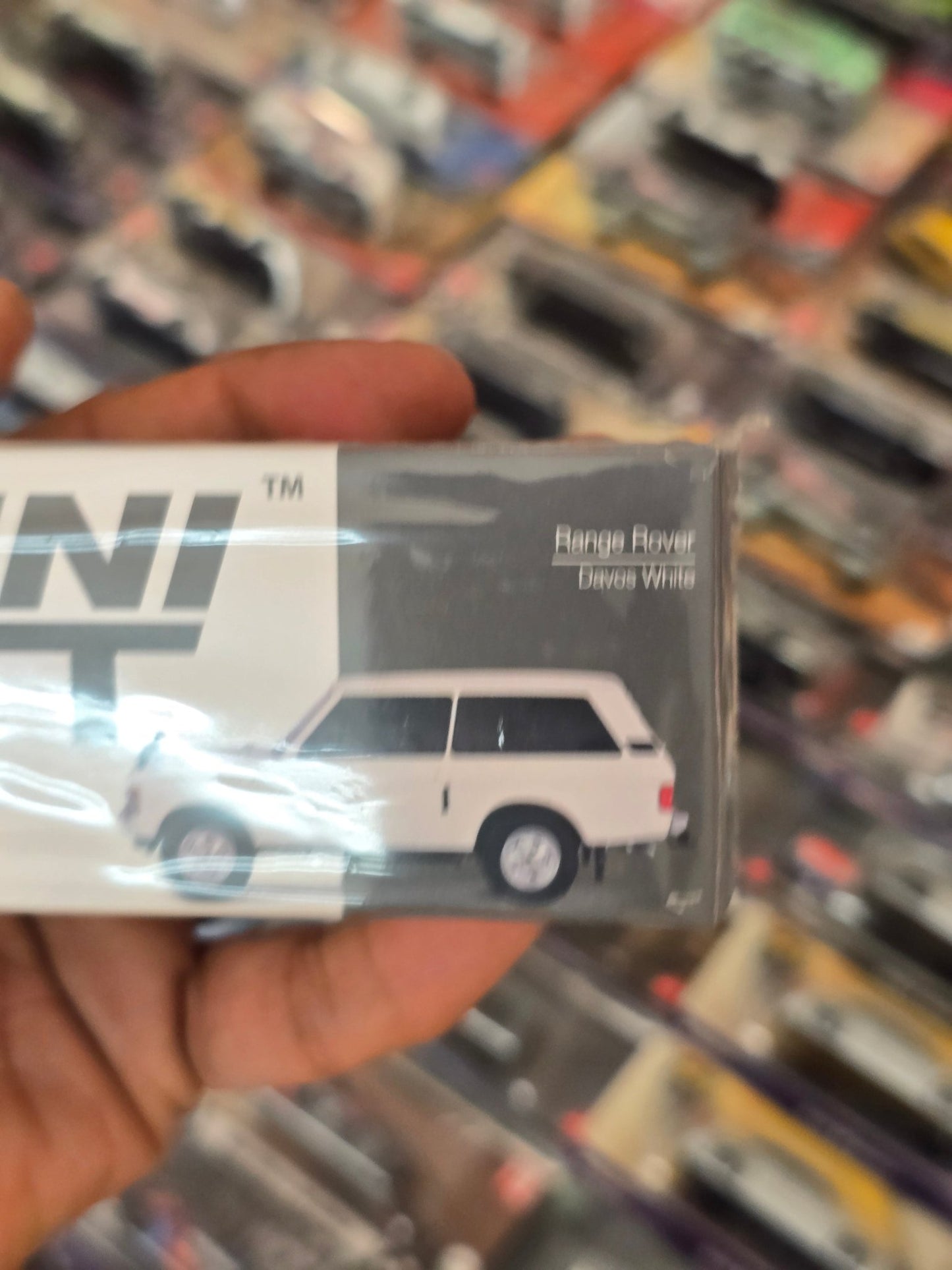 Mini GT Land Rover Range Rover (Davos White) - Sealed Box - Kinder Logs