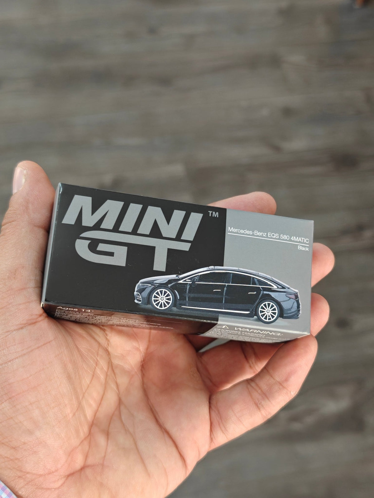 Mini GT Mercedes-Benz EQS 580 4MATIC - Mijo Exclusives (Black) - Kinder Logs