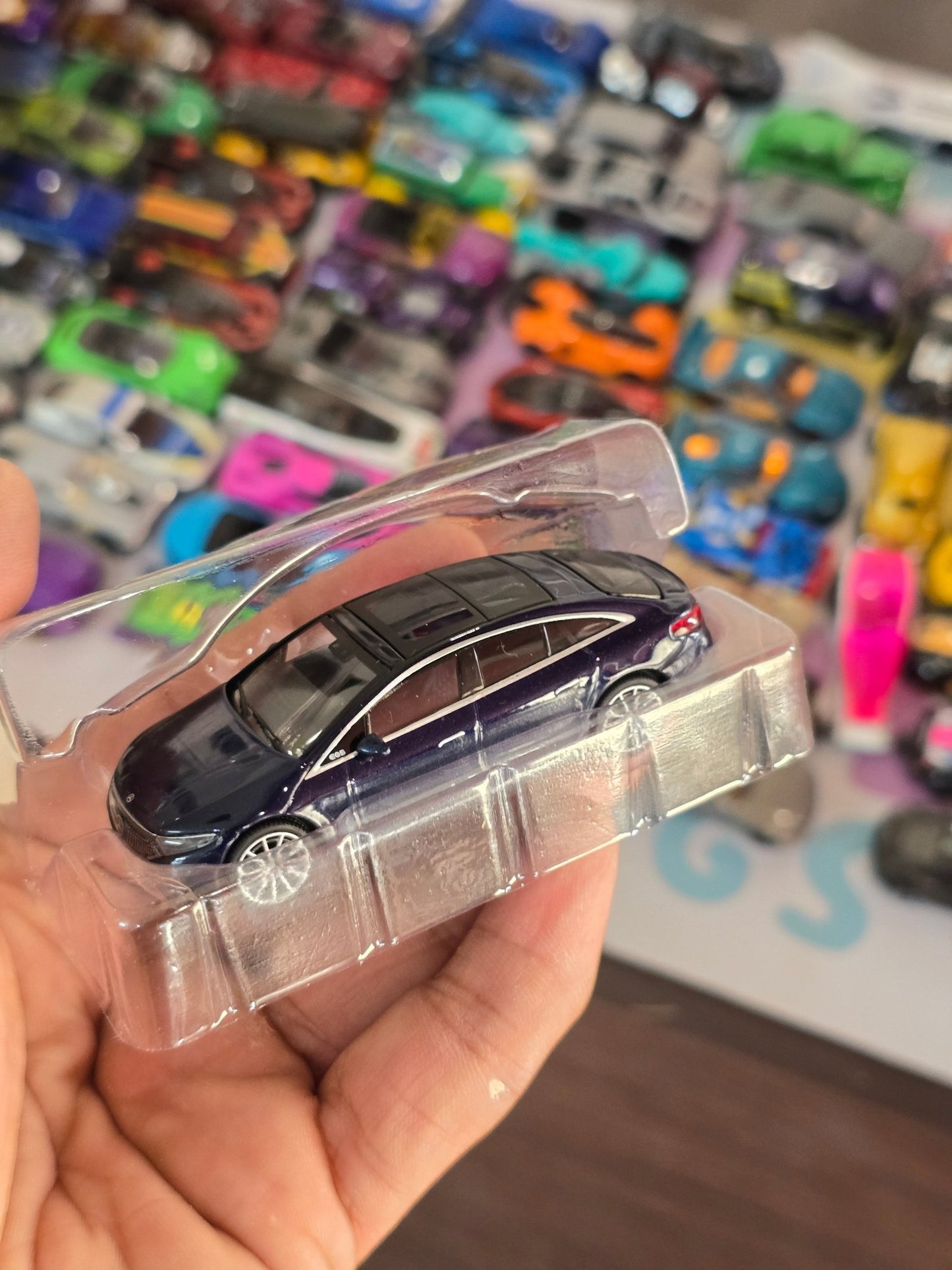 Mini GT Mercedes - Benz EQS 580 4MATIC (Open Box) - Kinder Logs