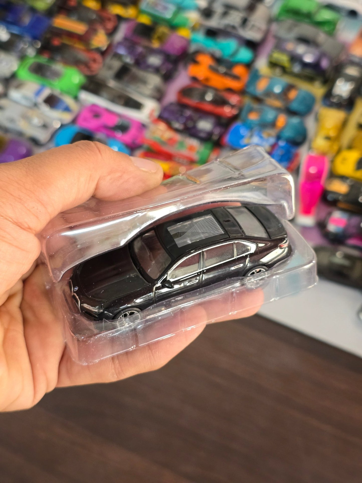 Mini GT Mercedes - Benz EQS 580 4MATIC (Open Box) - Kinder Logs