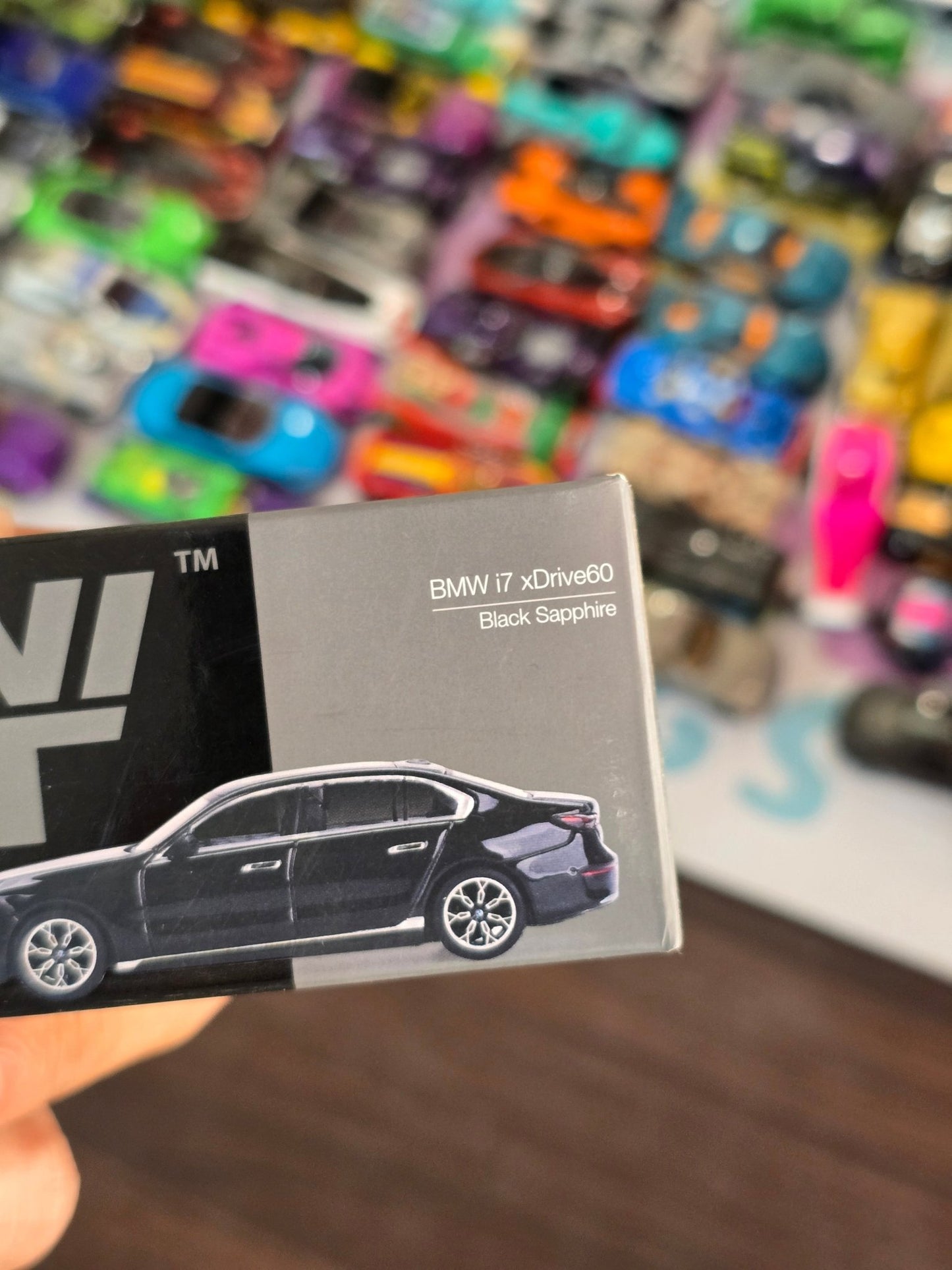 Mini GT Mercedes - Benz EQS 580 4MATIC (Open Box) - Kinder Logs