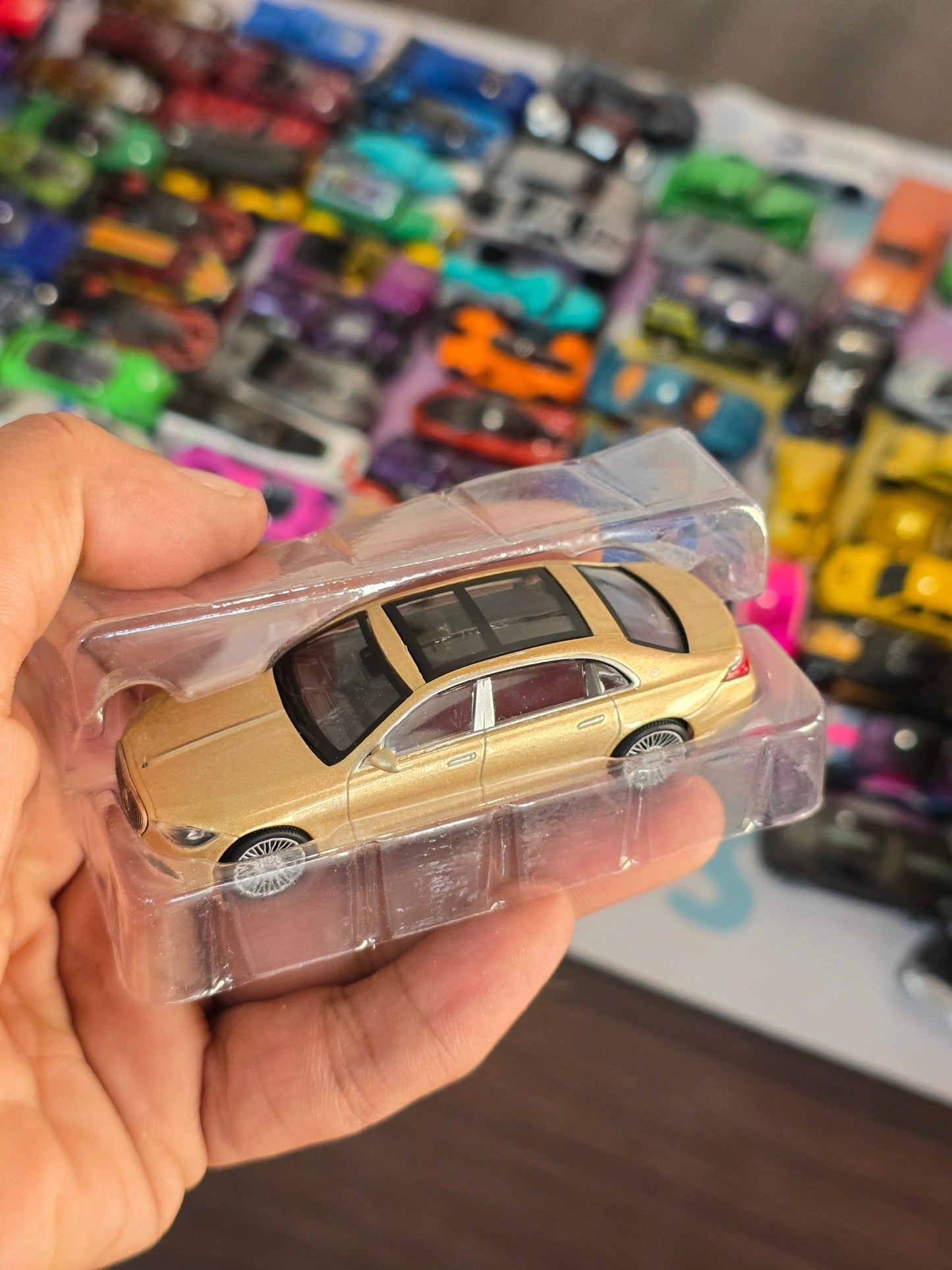 Mini GT Mercedes - Maybach S680 (Open Box) - Kinder Logs