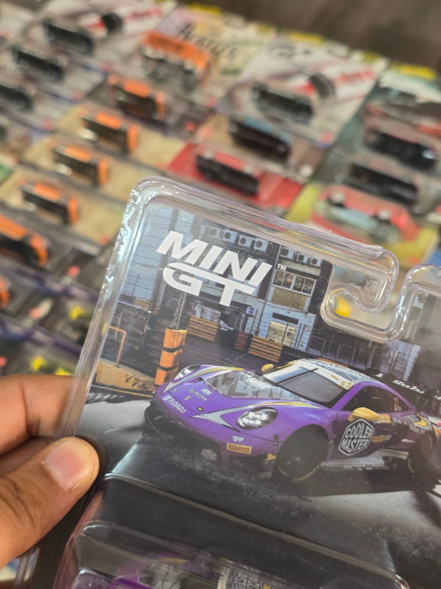 Mini GT Porsche 911 GT3 R 27 - 2023 FIA GT World Cup - Kinder Logs