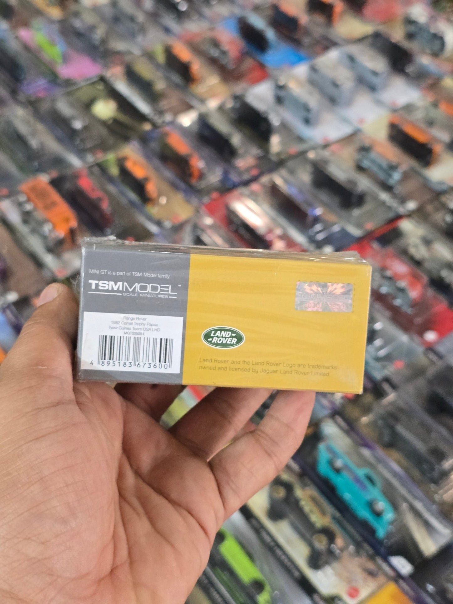 Mini GT Range Rover 1982 Camel Trophy Papua (Sealed Box) - Kinder Logs