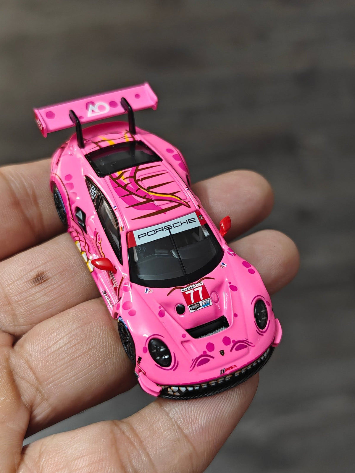 Mini GT Roxy Porsche 911 GT3 R 77 - Pink (Open Box) - Kinder Logs